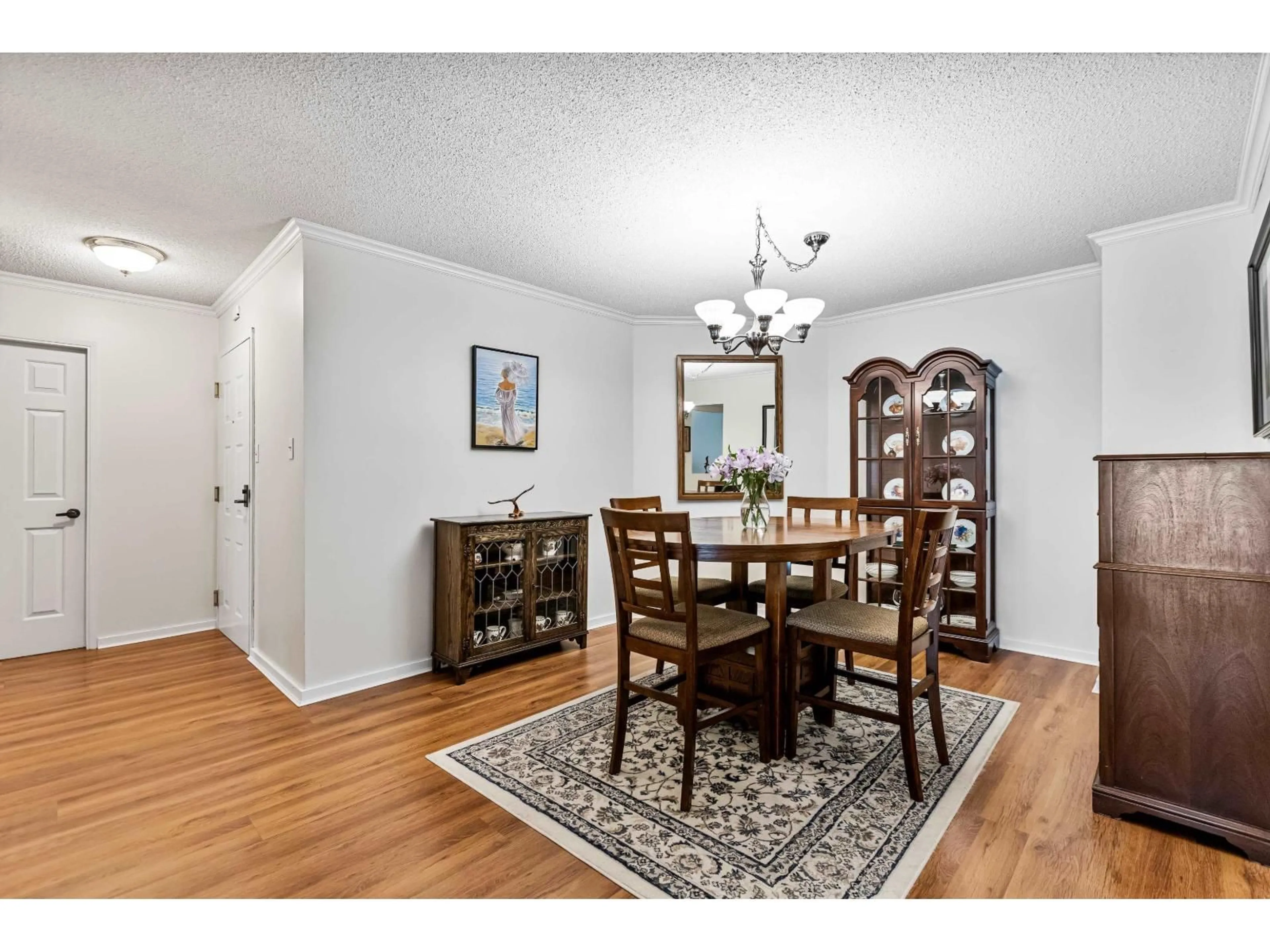 Dining room, wood/laminate floor for 204 - 1458 BLACKWOOD, White Rock British Columbia V4B3V4