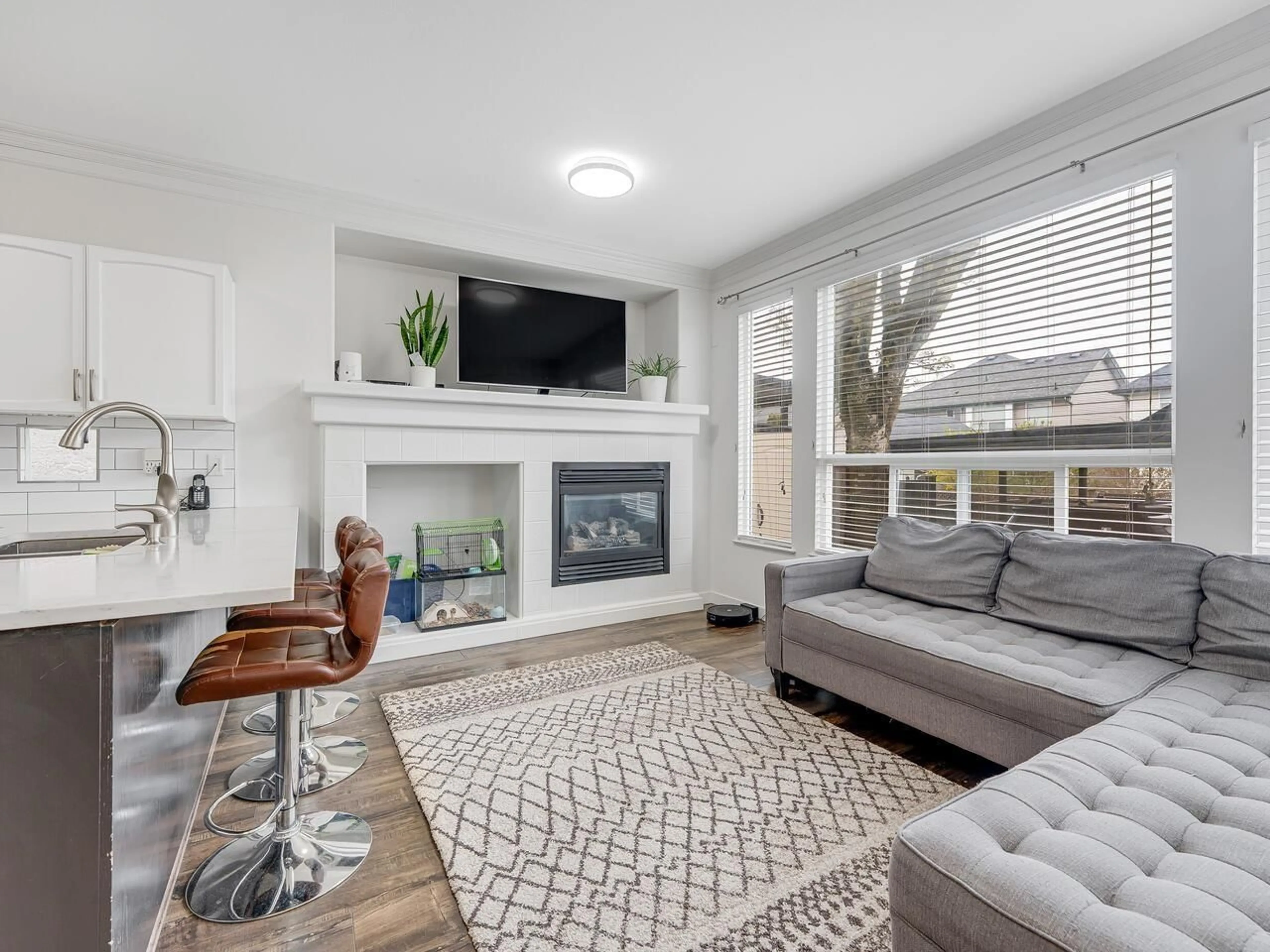 Living room with furniture, unknown for 18529 67A, Surrey British Columbia V3S9B5