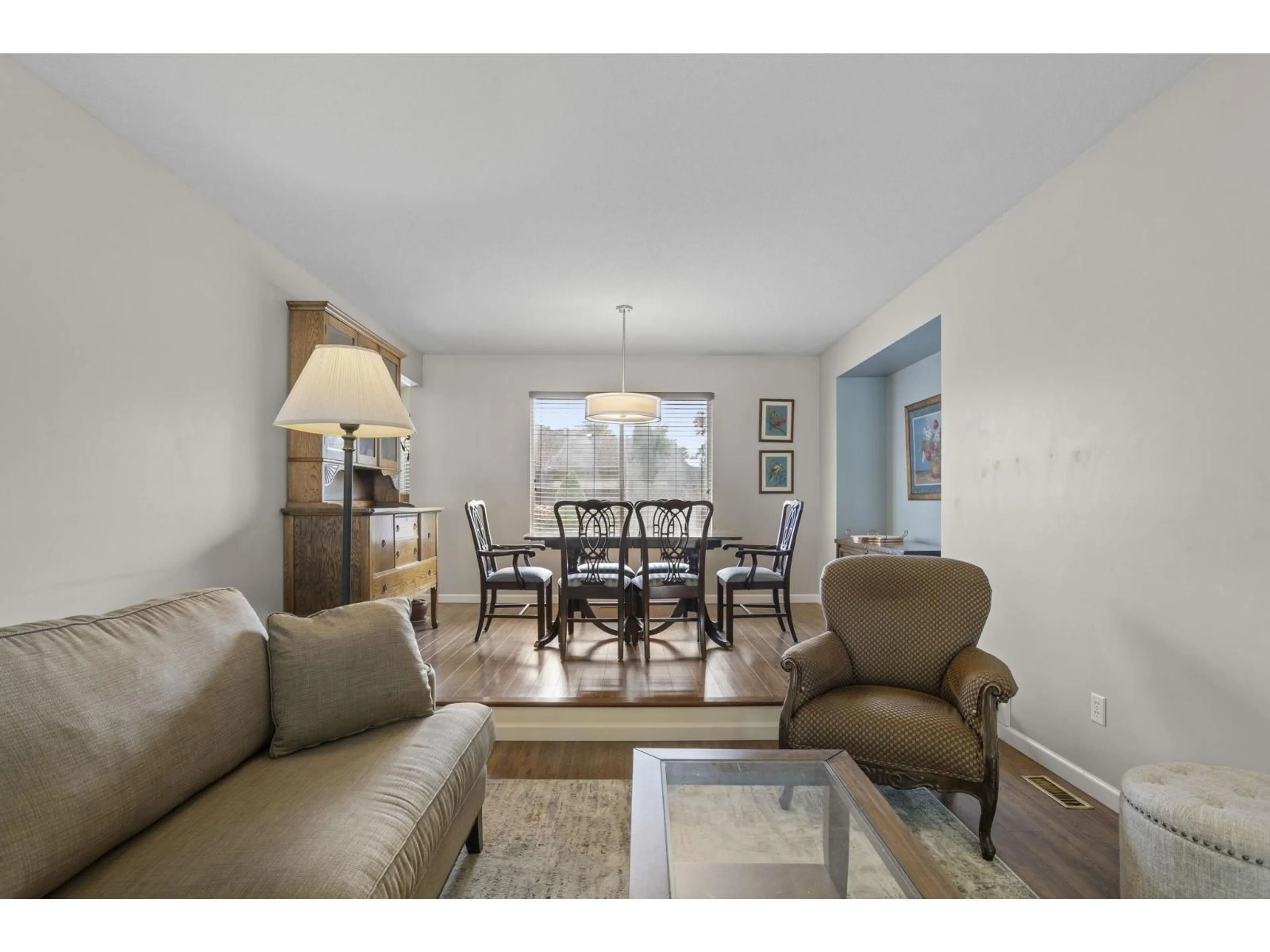 Living room with furniture, unknown for 16060 93, Surrey British Columbia V4N3E3