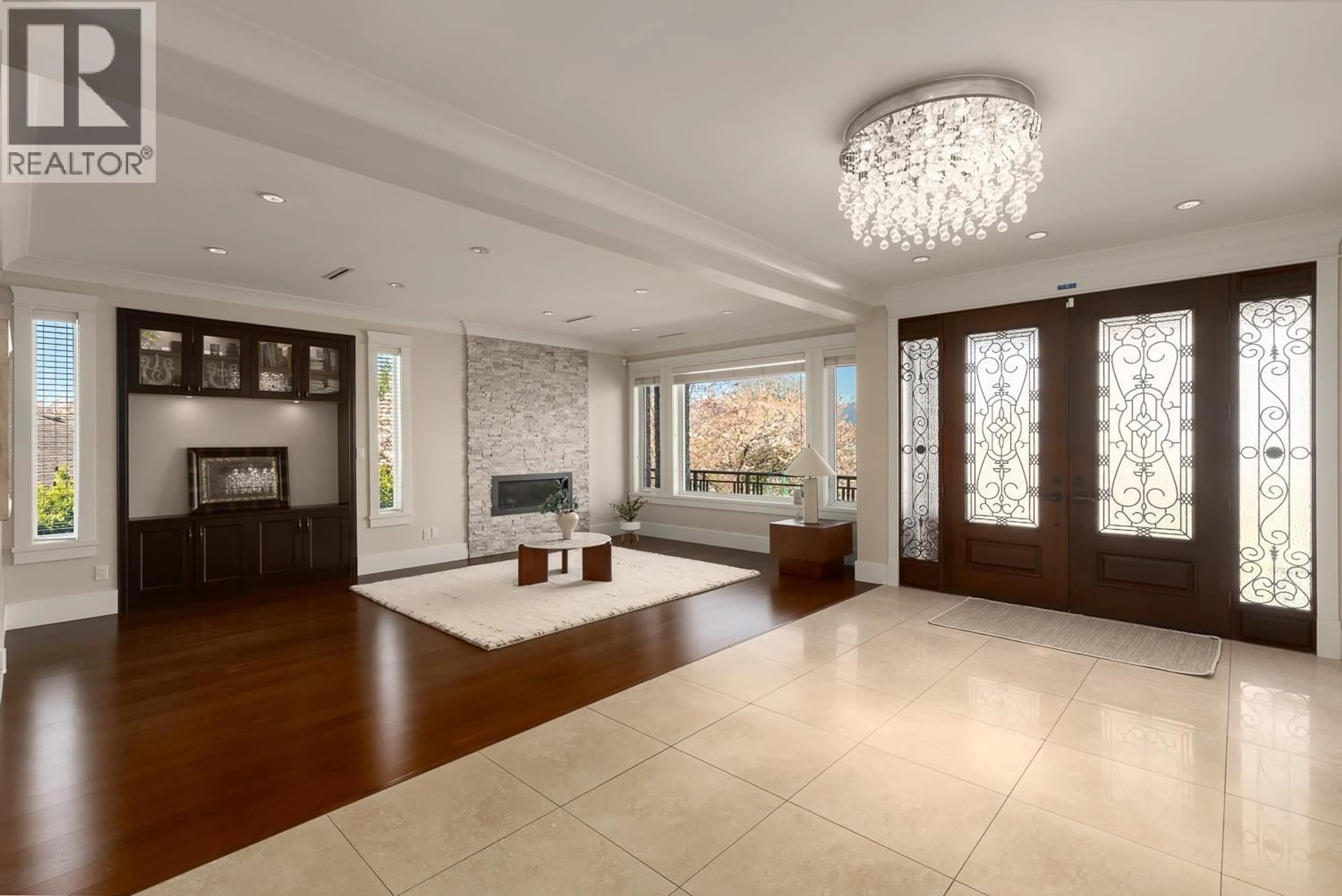 Indoor foyer for 7120 RIDGE DRIVE, Burnaby British Columbia V5A1B2