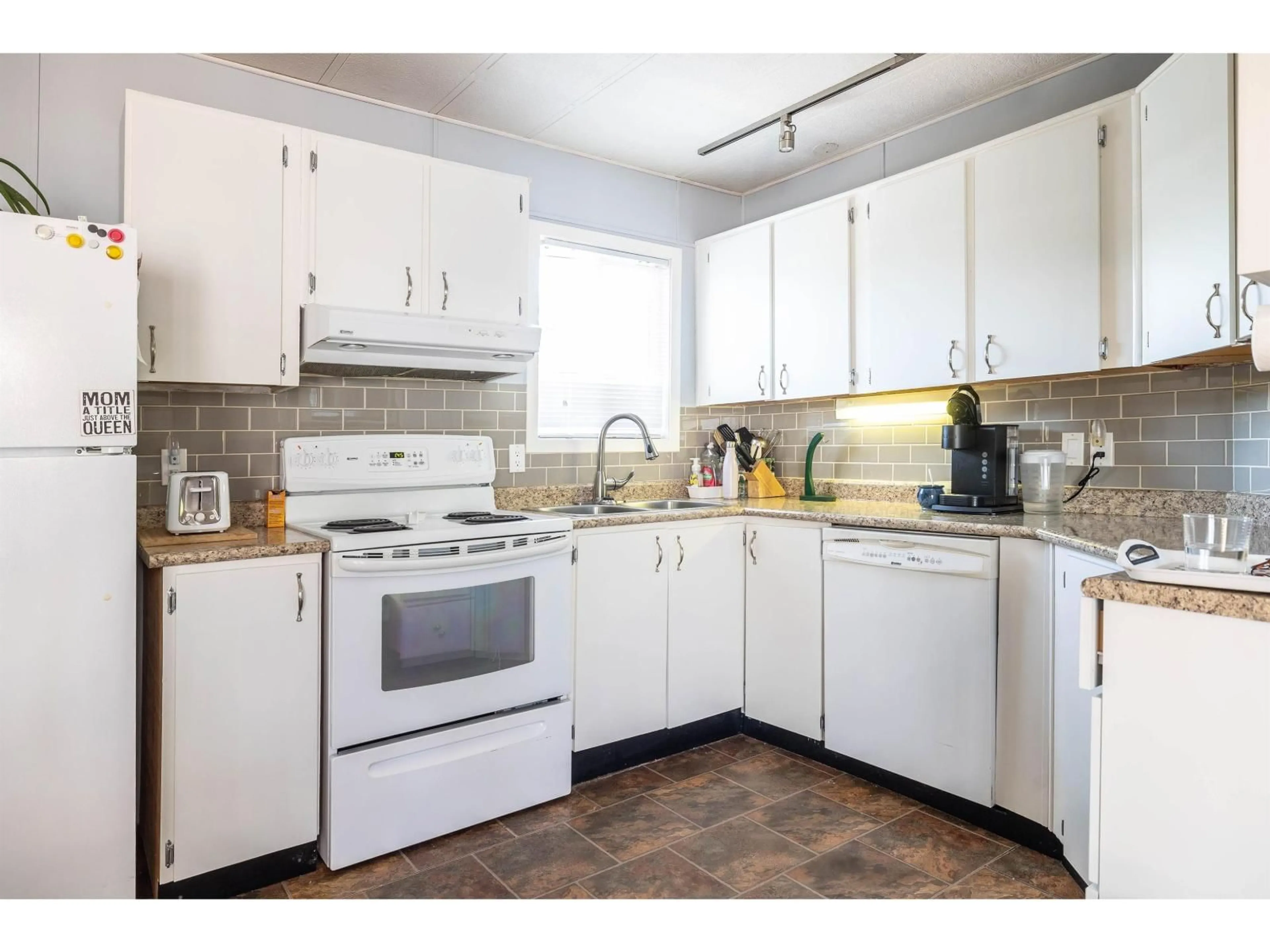 Standard kitchen, unknown for 38 - 4426 232, Langley British Columbia V2Z2R3