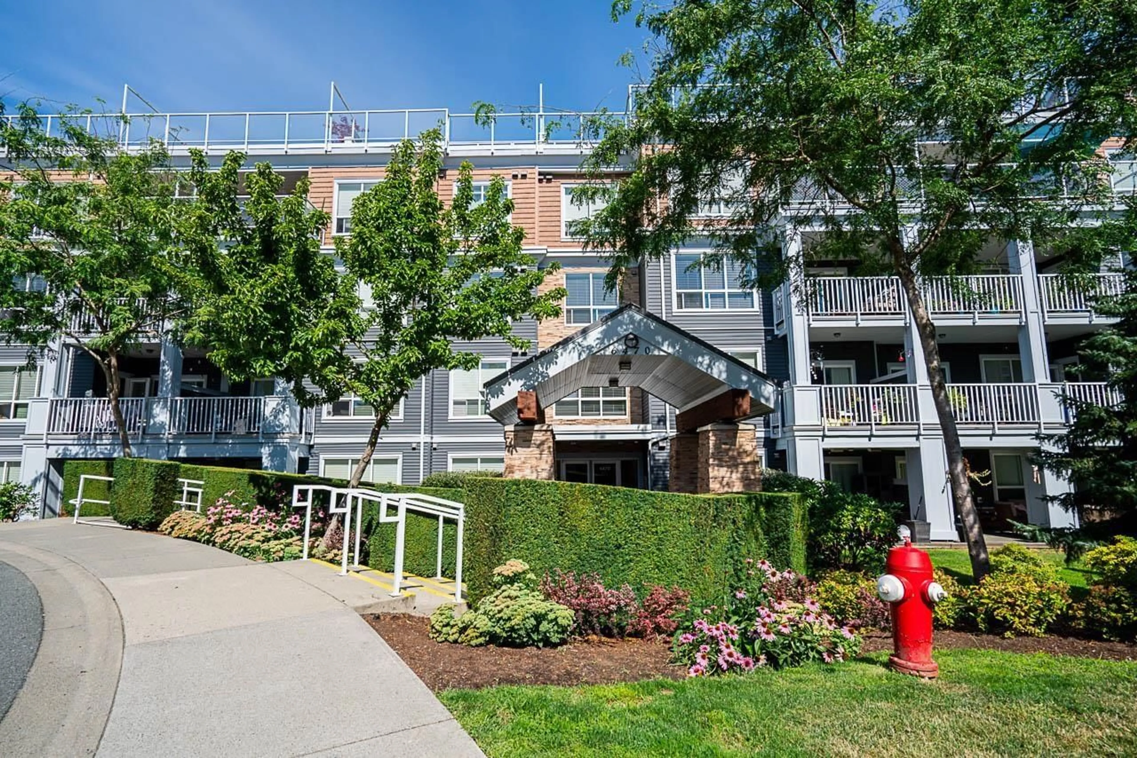 Patio, unknown for 210 - 6470 194, Surrey British Columbia V4N6J9