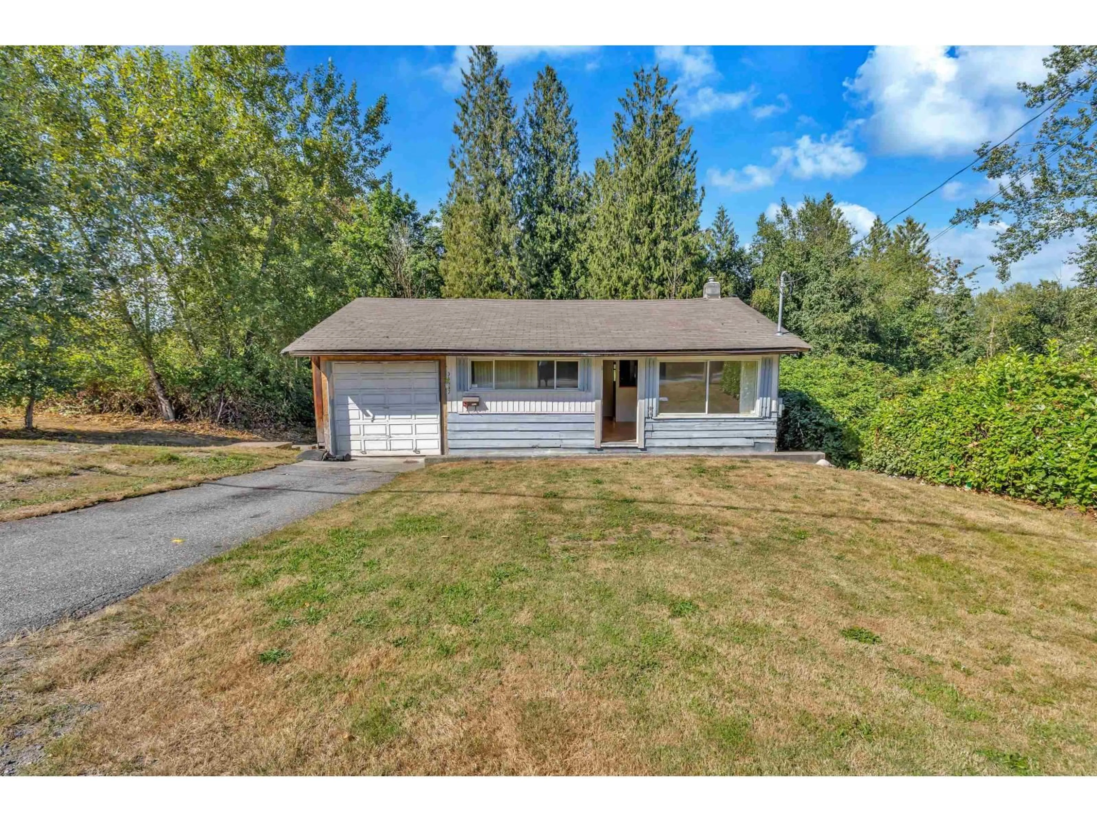 A pic from outside/outdoor area/front of a property/back of a property/a pic from drone, street for 33667 MOREY, Abbotsford British Columbia V2S2W5