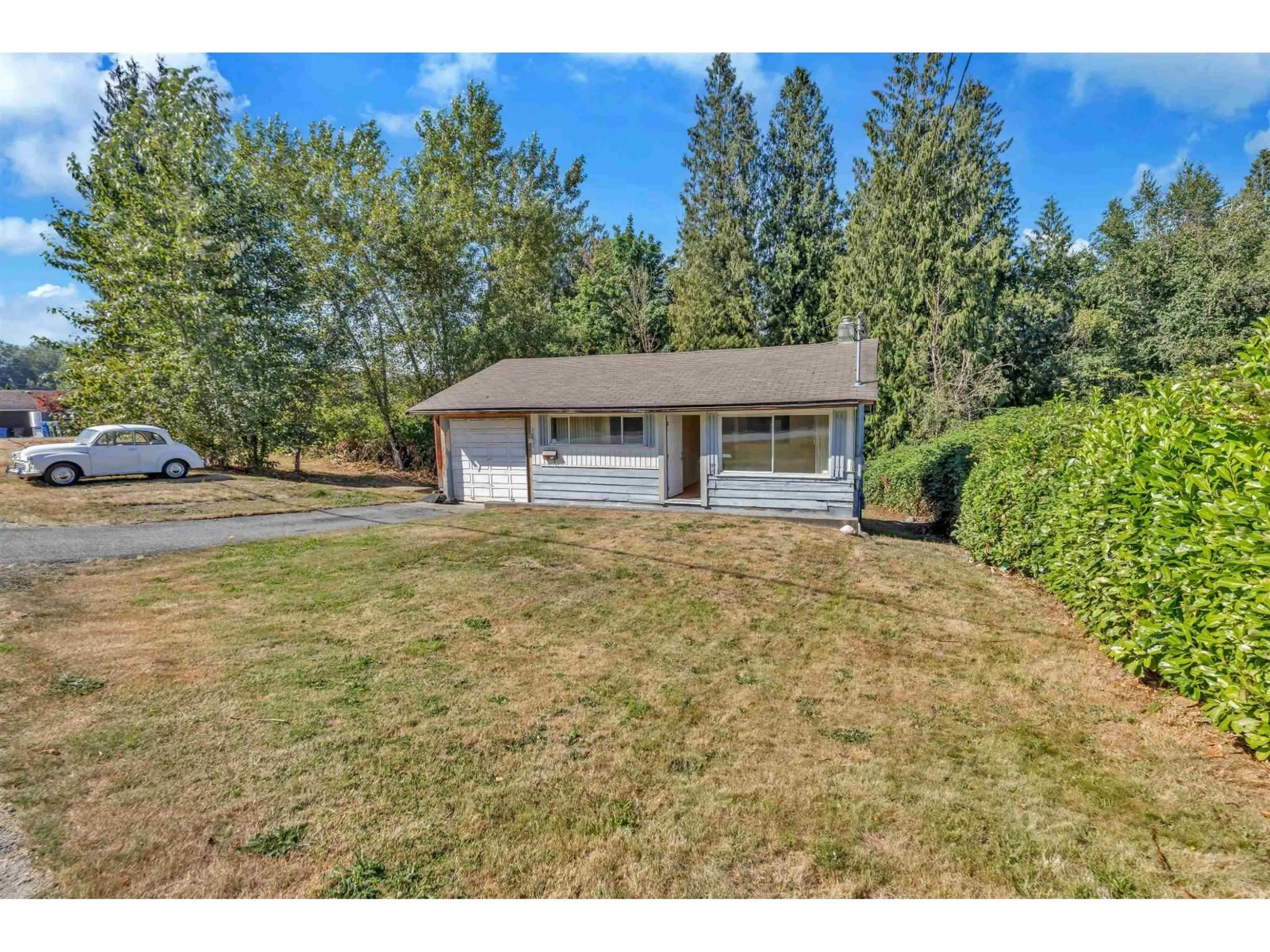A pic from outside/outdoor area/front of a property/back of a property/a pic from drone, street for 33667 MOREY, Abbotsford British Columbia V2S2W5