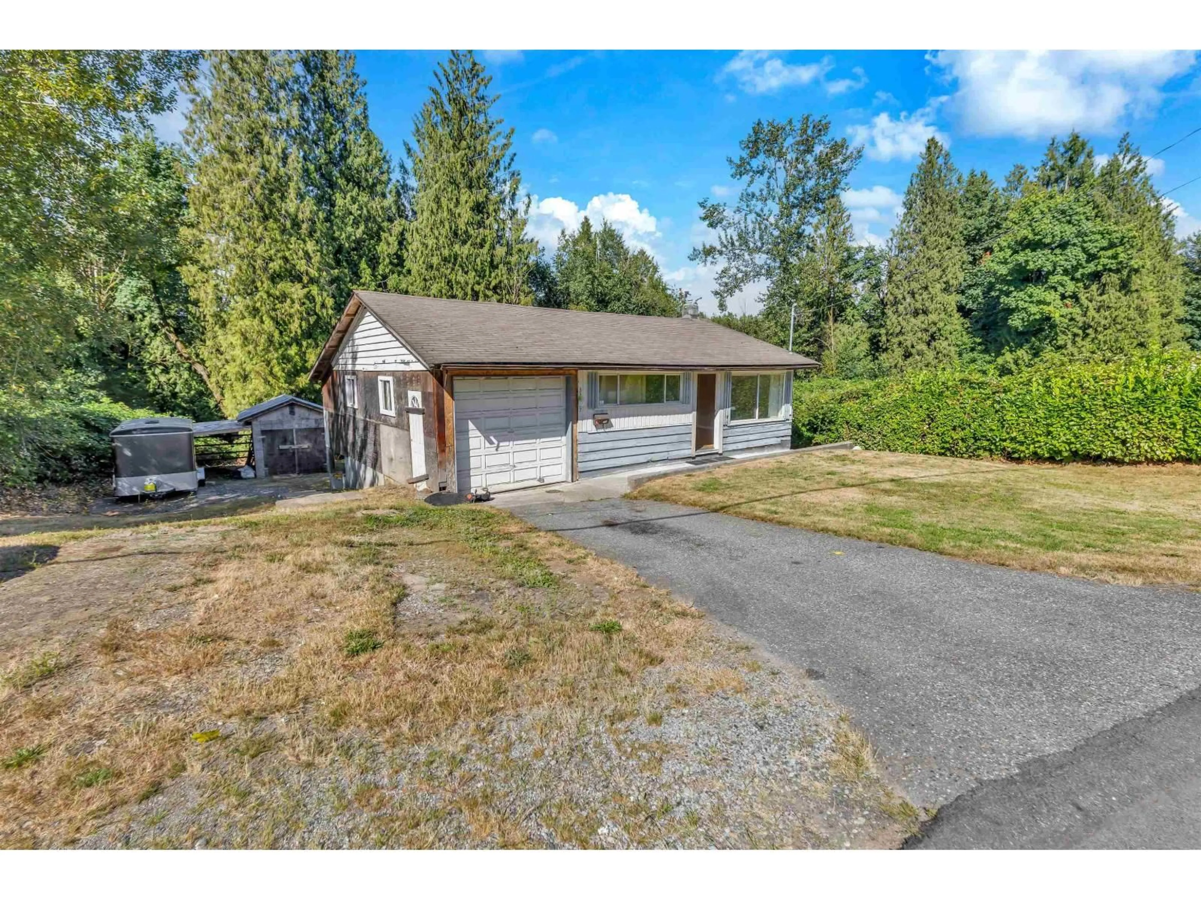 A pic from outside/outdoor area/front of a property/back of a property/a pic from drone, street for 33667 MOREY, Abbotsford British Columbia V2S2W5