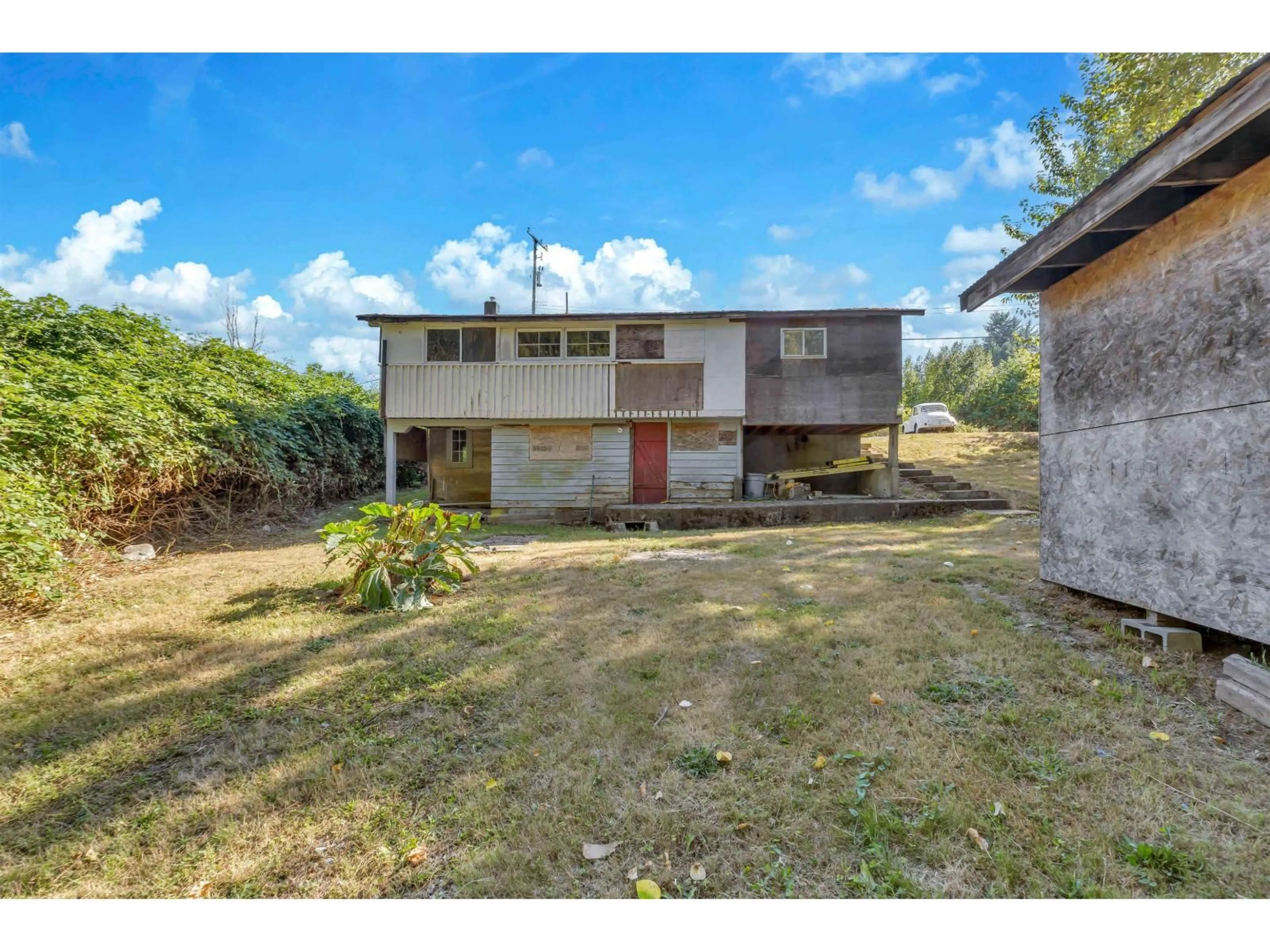 A pic from outside/outdoor area/front of a property/back of a property/a pic from drone, street for 33667 MOREY, Abbotsford British Columbia V2S2W5