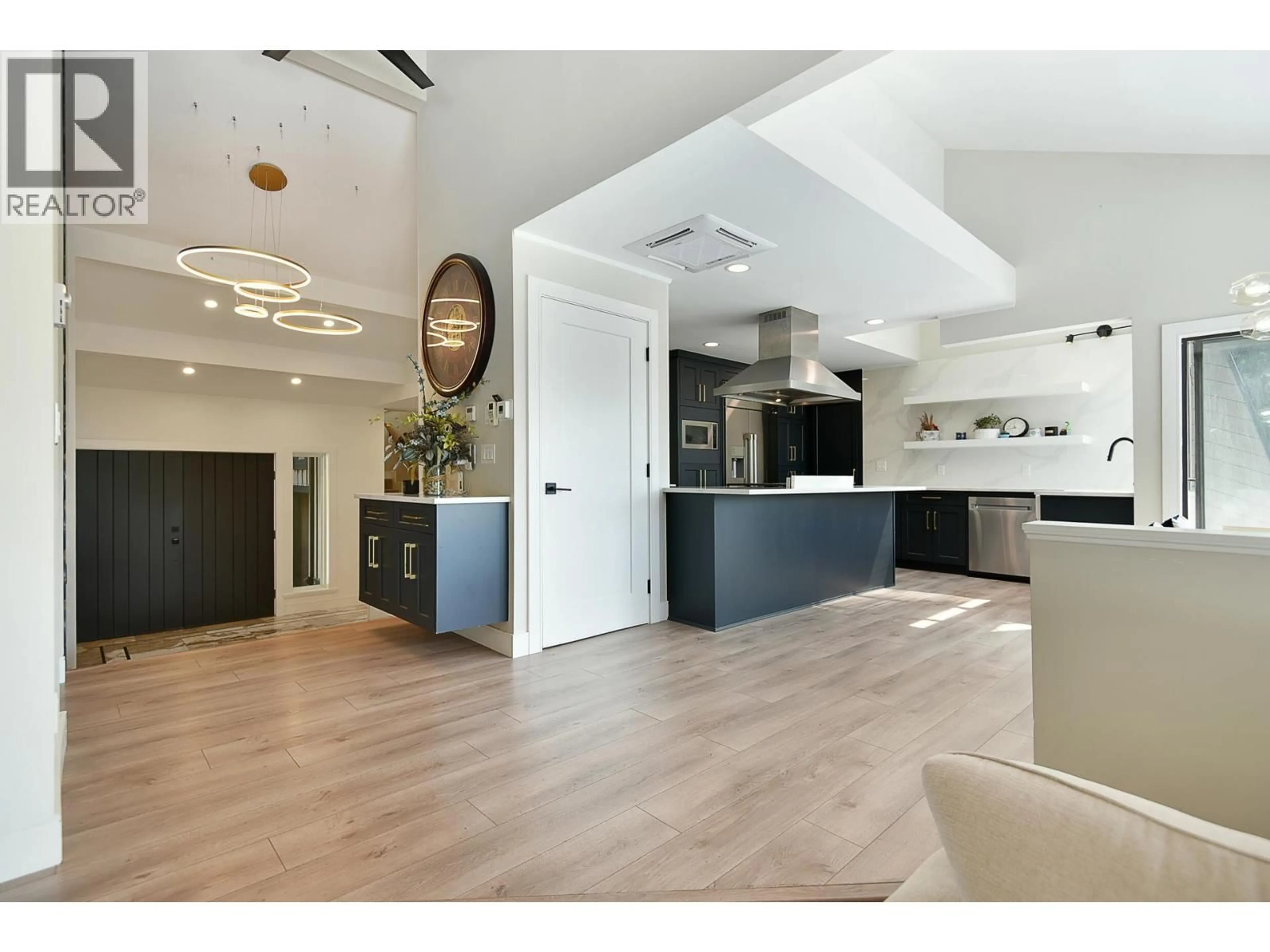 Open concept kitchen, unknown for 7305 REDROOFFS ROAD, Halfmoon Bay British Columbia V7Z0T3