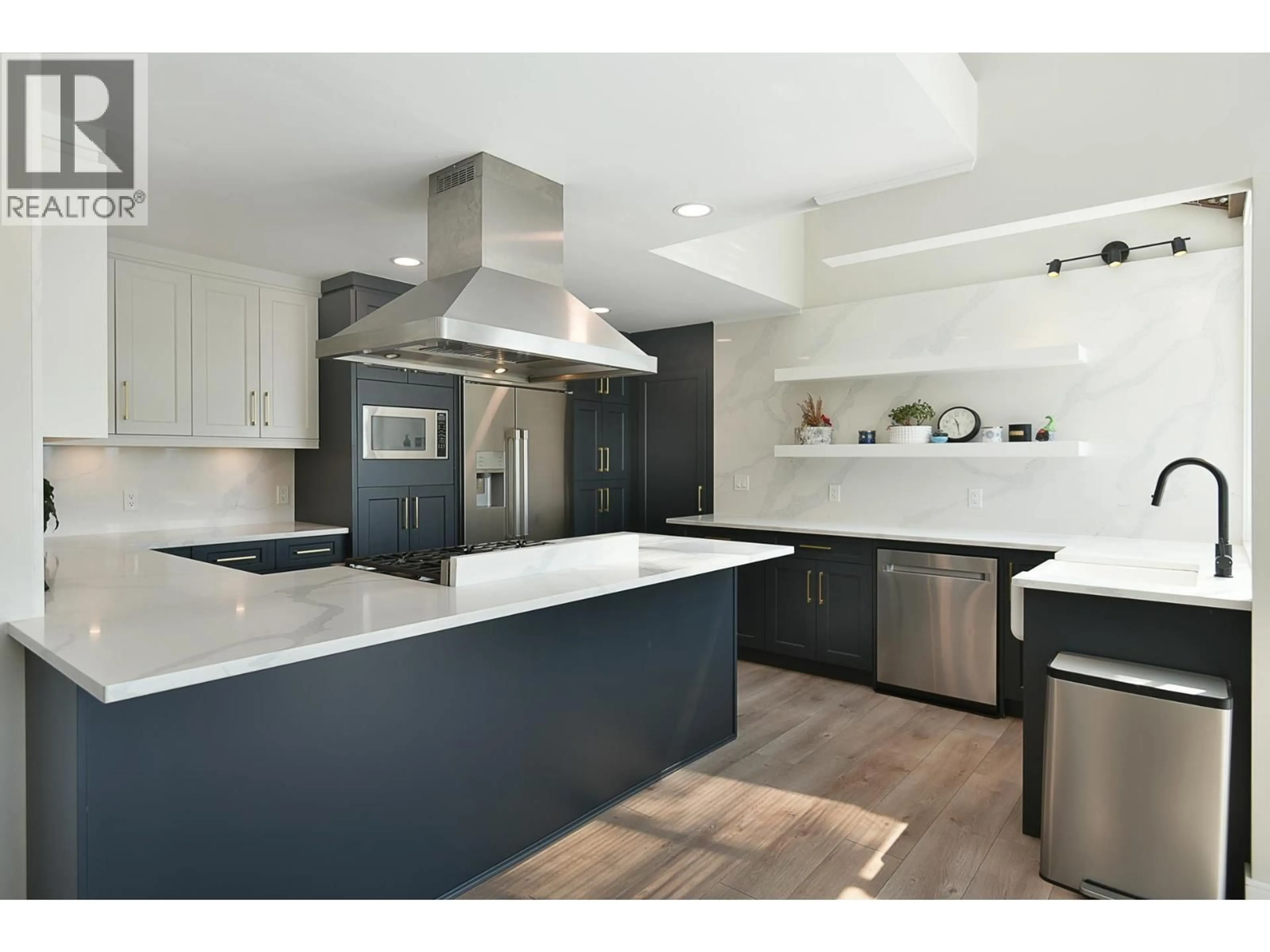 Contemporary kitchen, unknown for 7305 REDROOFFS ROAD, Halfmoon Bay British Columbia V7Z0T3