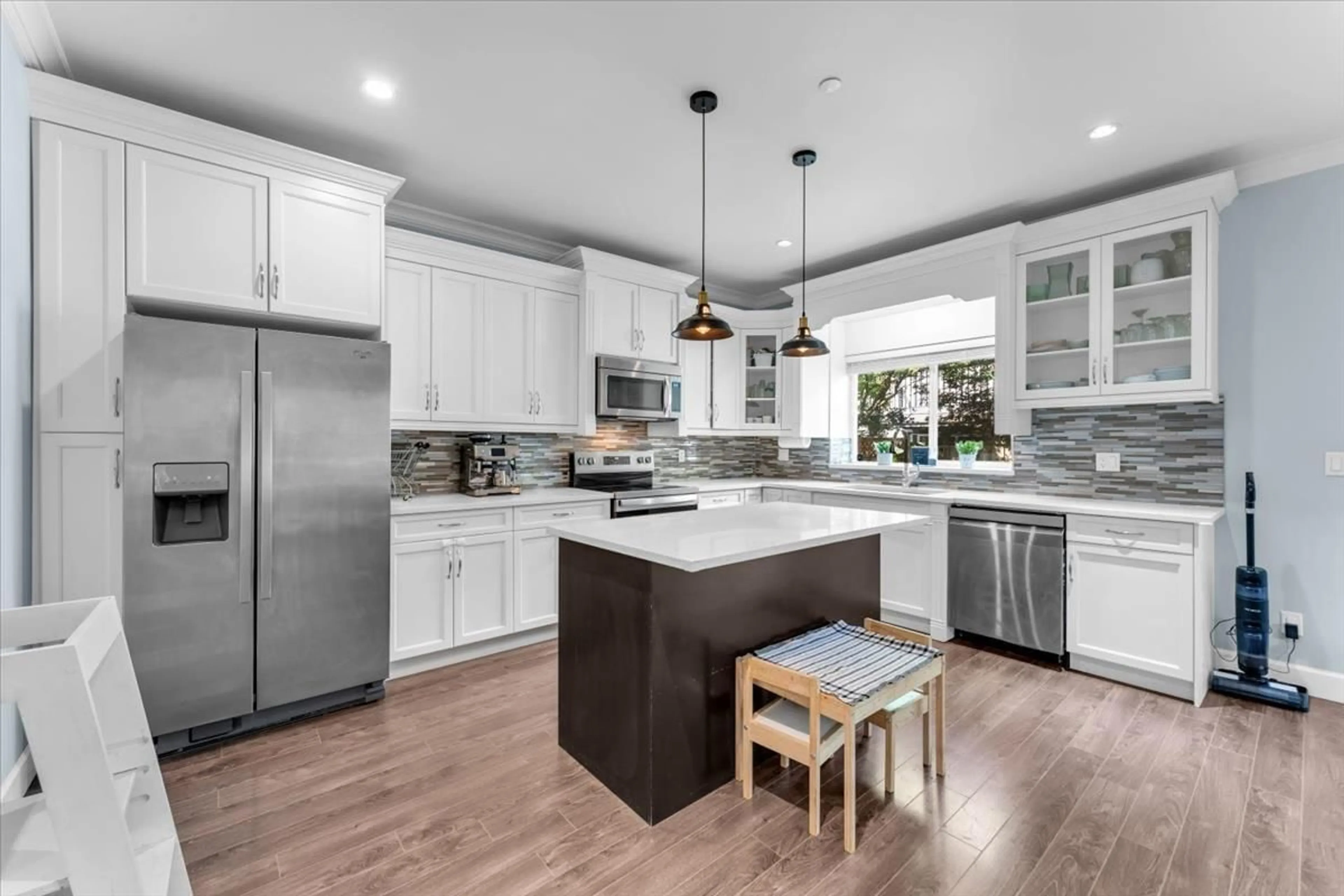 Open concept kitchen, ceramic/tile floor for 7 - 19938 70, Langley British Columbia V2Y0R1