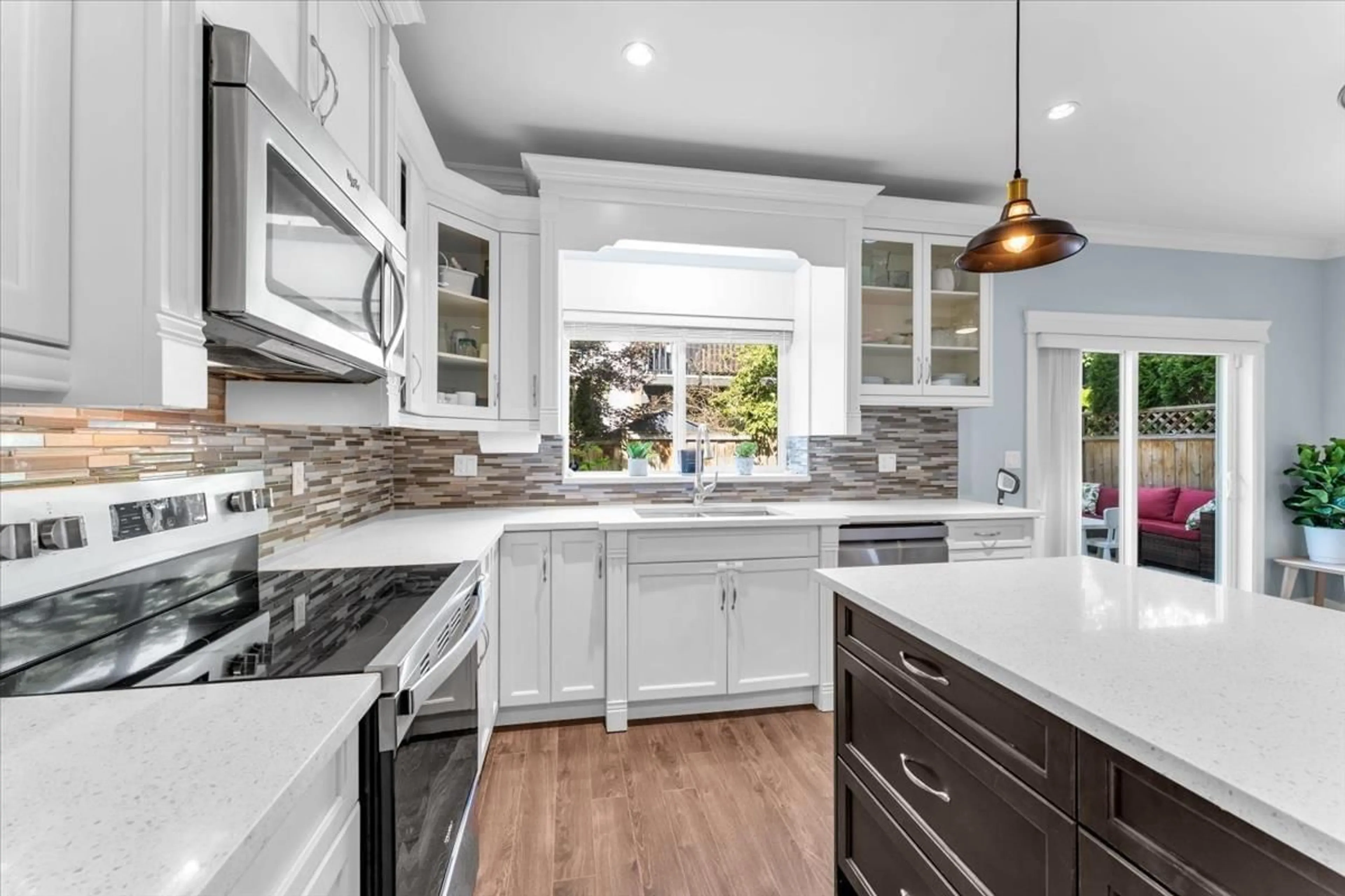 Open concept kitchen, ceramic/tile floor for 7 - 19938 70, Langley British Columbia V2Y0R1