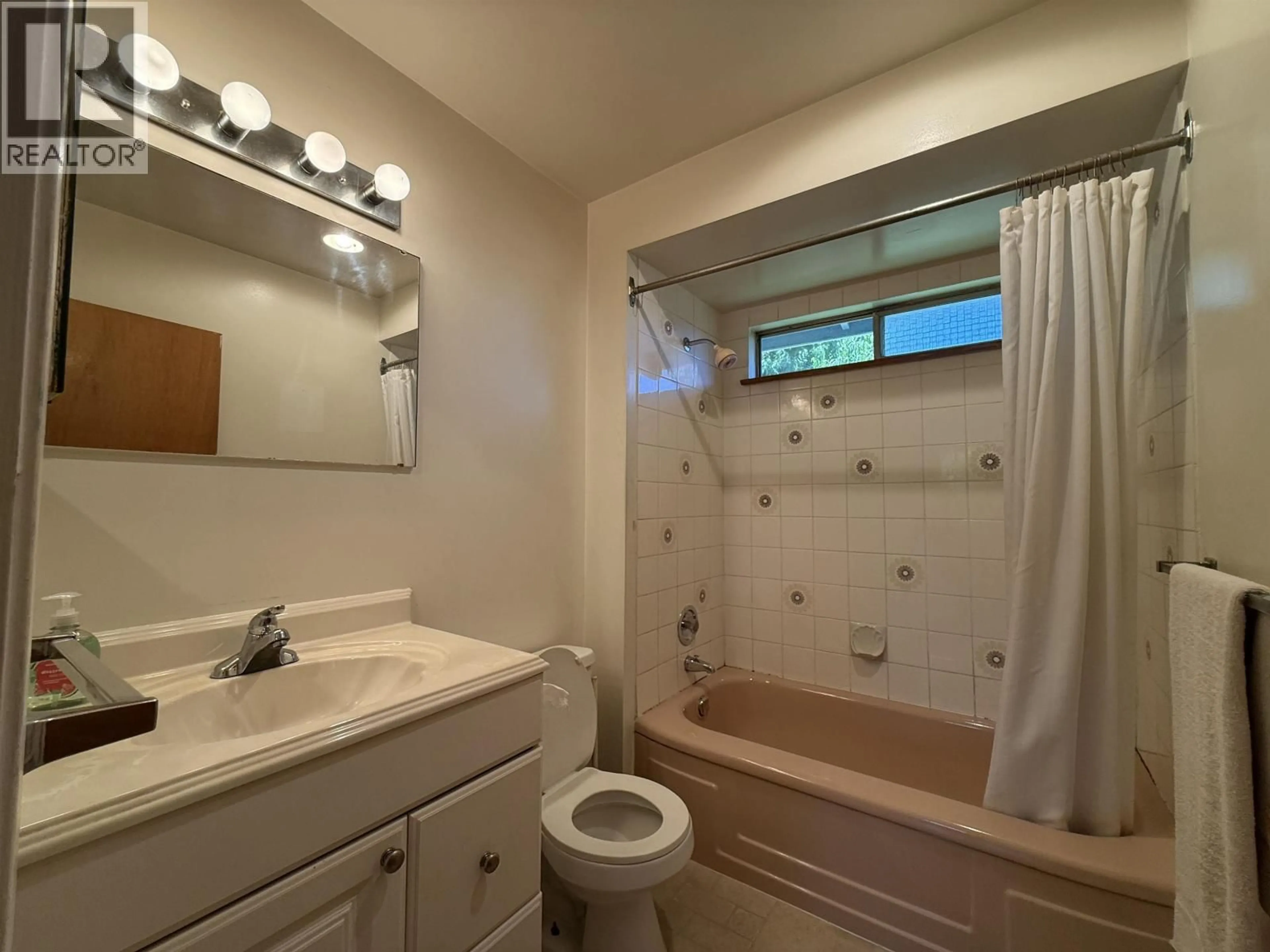 Standard bathroom, ceramic/tile floor for 6200 TASEKO CRESCENT, Richmond British Columbia V7C2N5