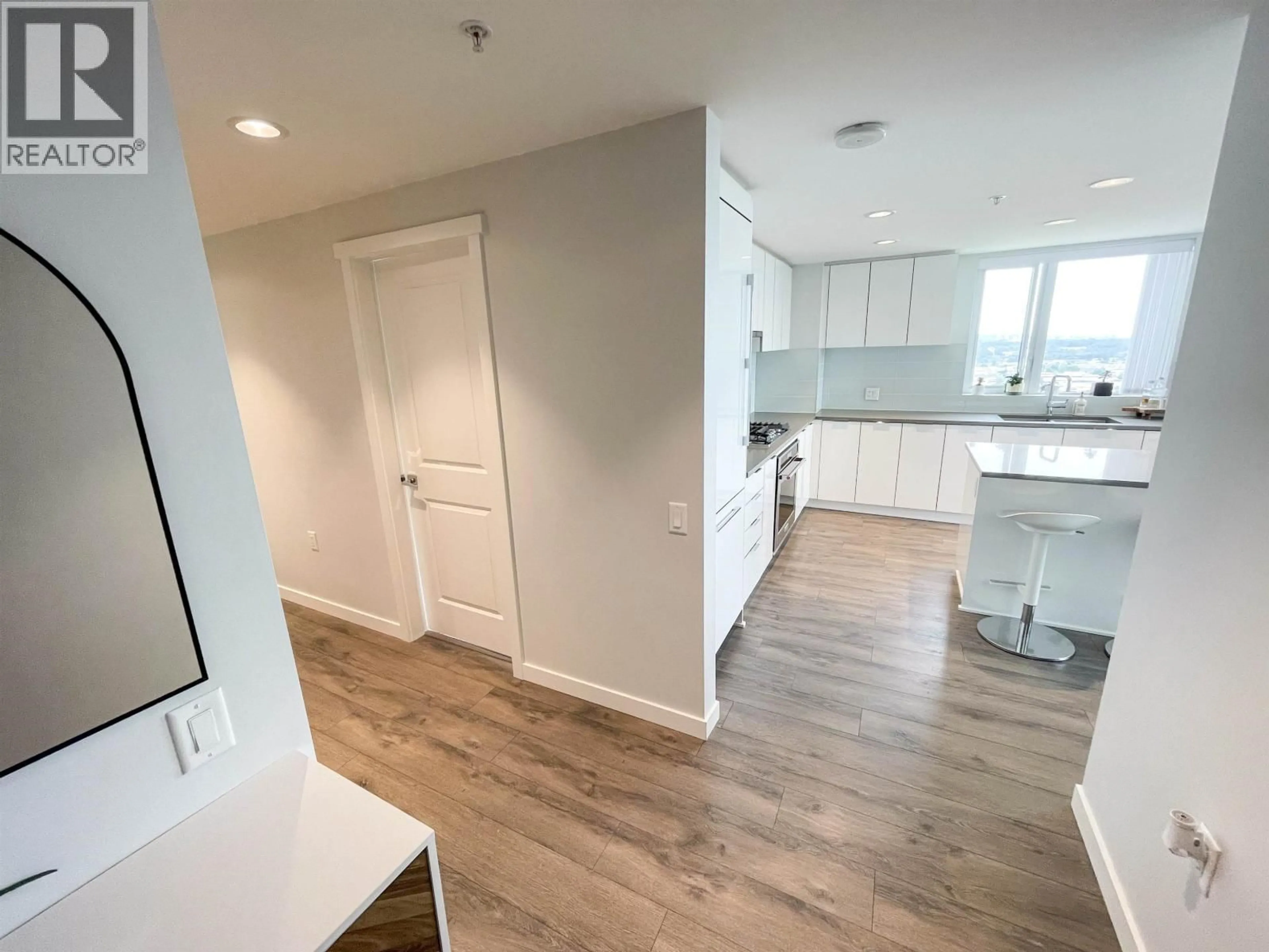 Open concept kitchen, wood/laminate floor for 2901 - 2388 MADISON AVENUE, Burnaby British Columbia V5C0K8