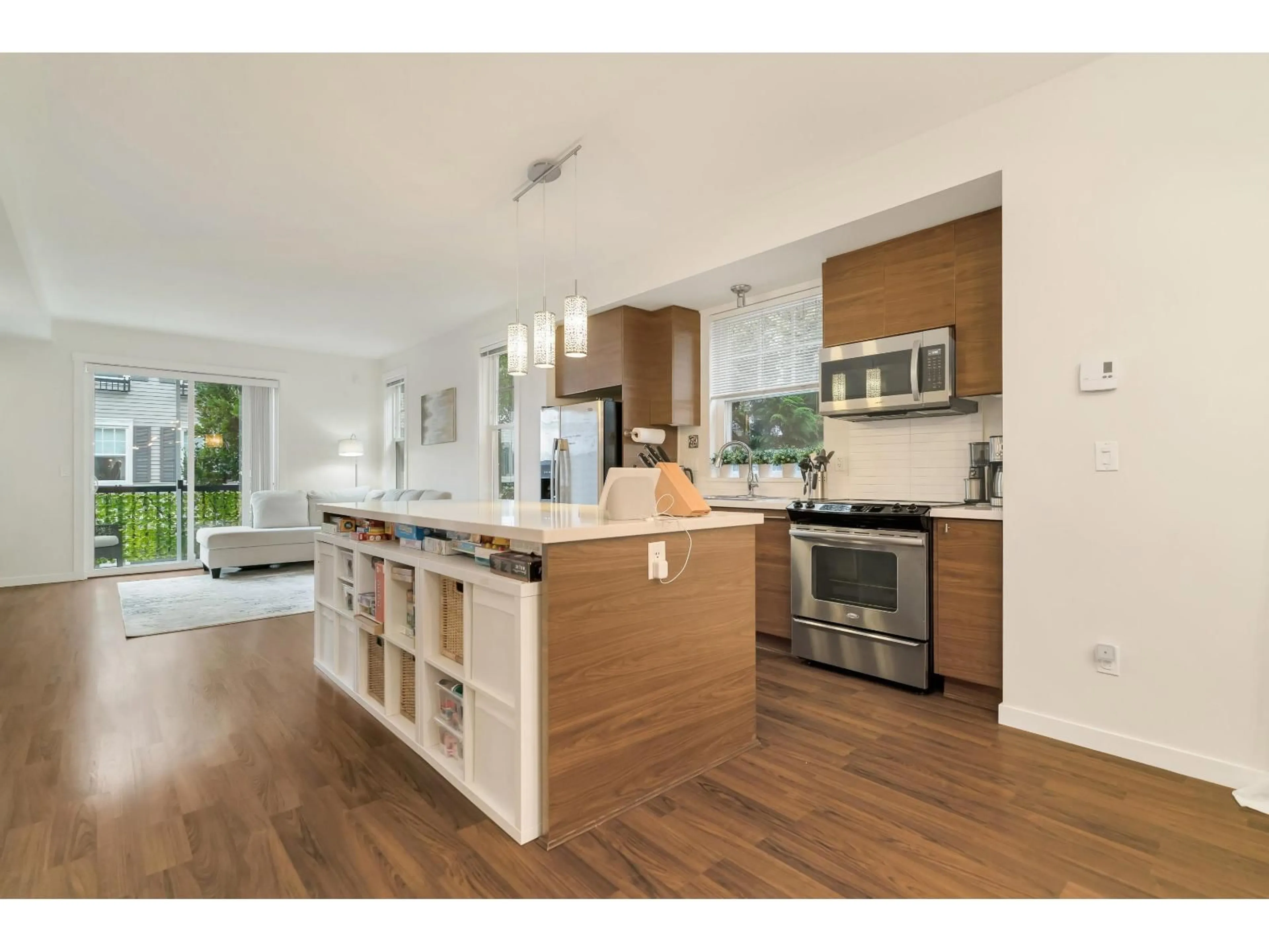 Open concept kitchen, unknown for 8 - 7238 189, Surrey British Columbia V4N5Y8