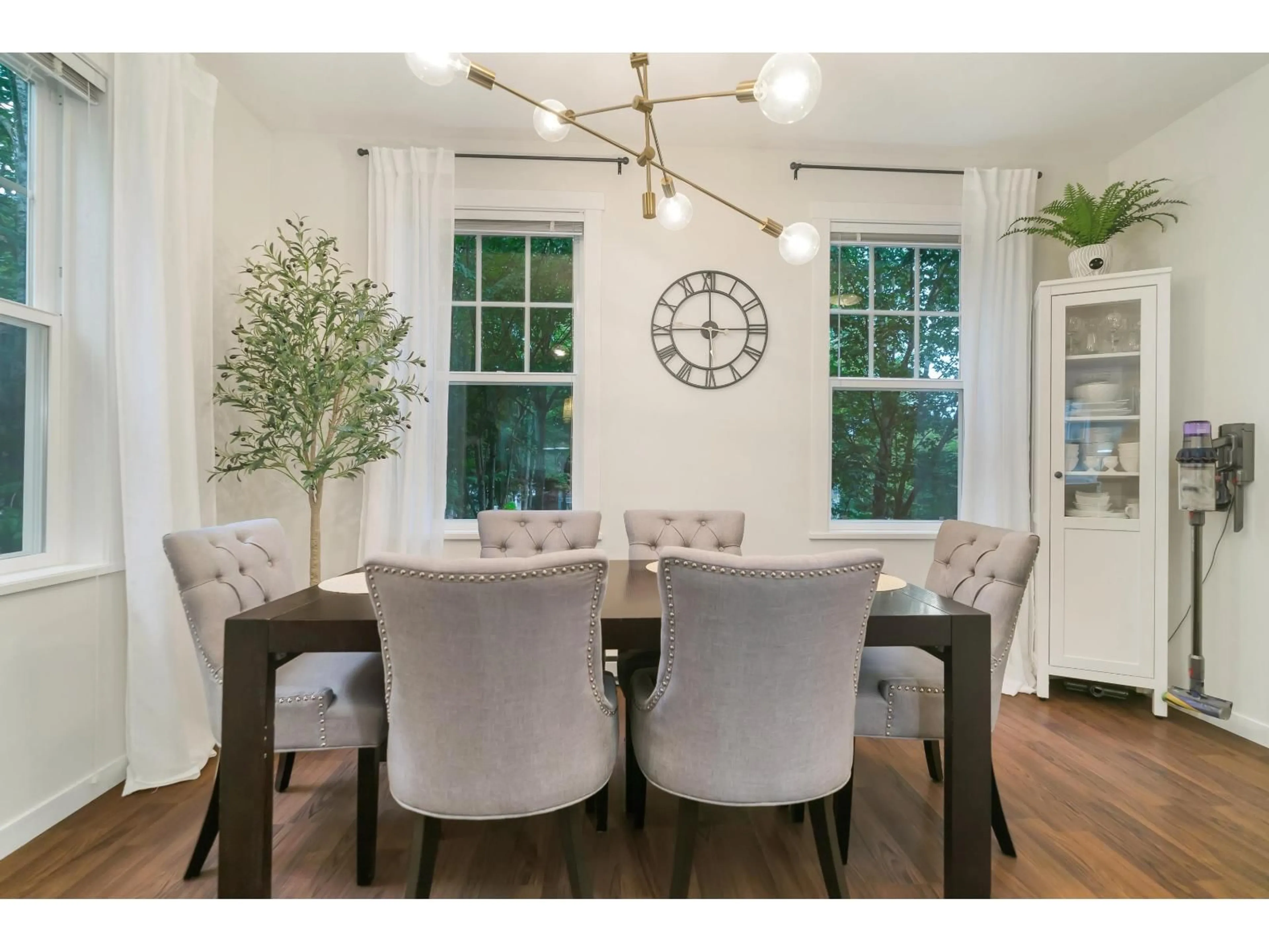 Dining room, wood/laminate floor for 8 - 7238 189, Surrey British Columbia V4N5Y8
