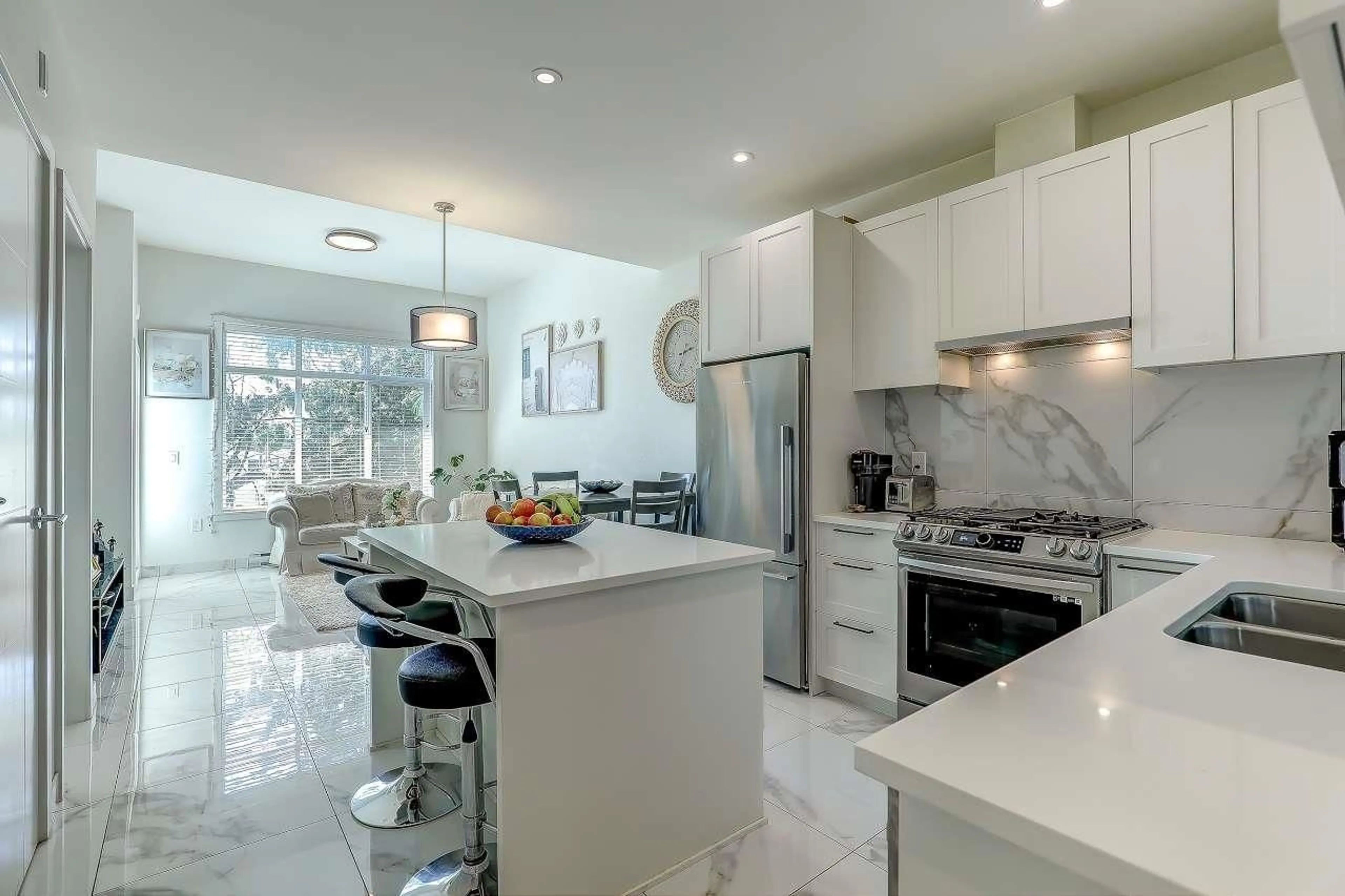 Contemporary kitchen, ceramic/tile floor for 409 - 5415 BRYDON, Langley British Columbia V3A0N4