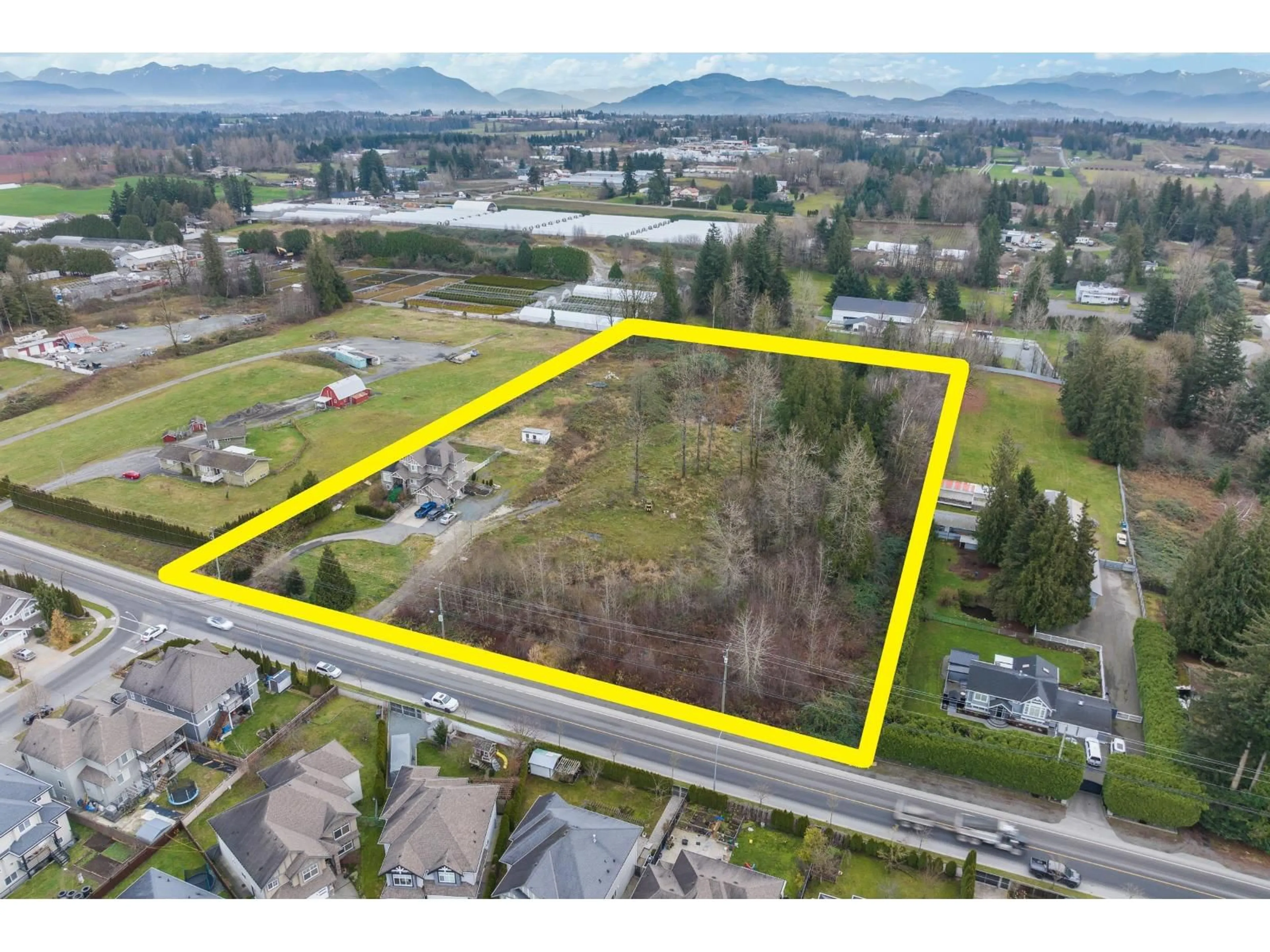 A pic from outside/outdoor area/front of a property/back of a property/a pic from drone, unknown for 2790 LEFEUVRE, Abbotsford British Columbia V4X1H5