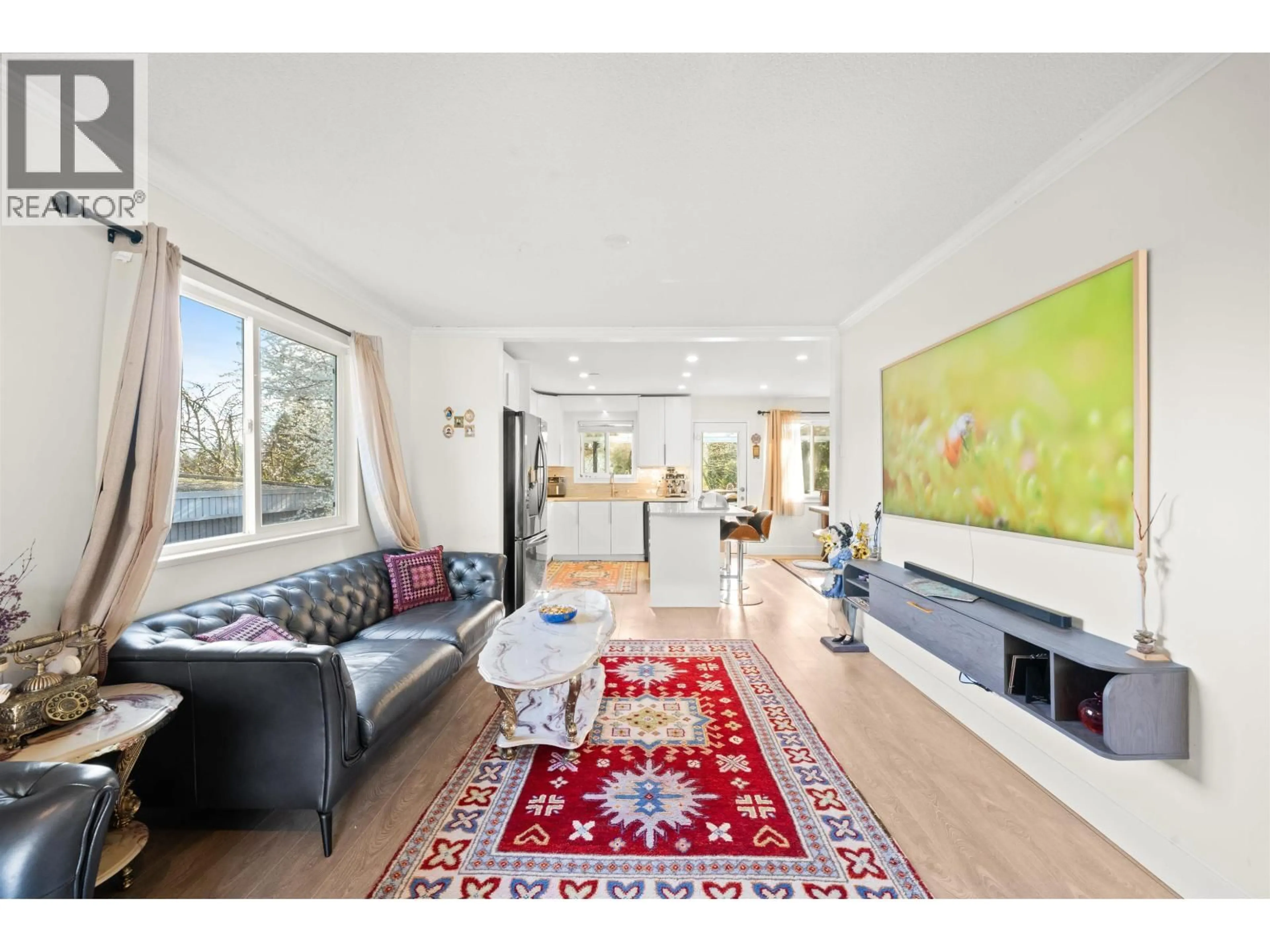 Living room with furniture, unknown for 2333 KIRKSTONE ROAD, North Vancouver British Columbia V7J3M1