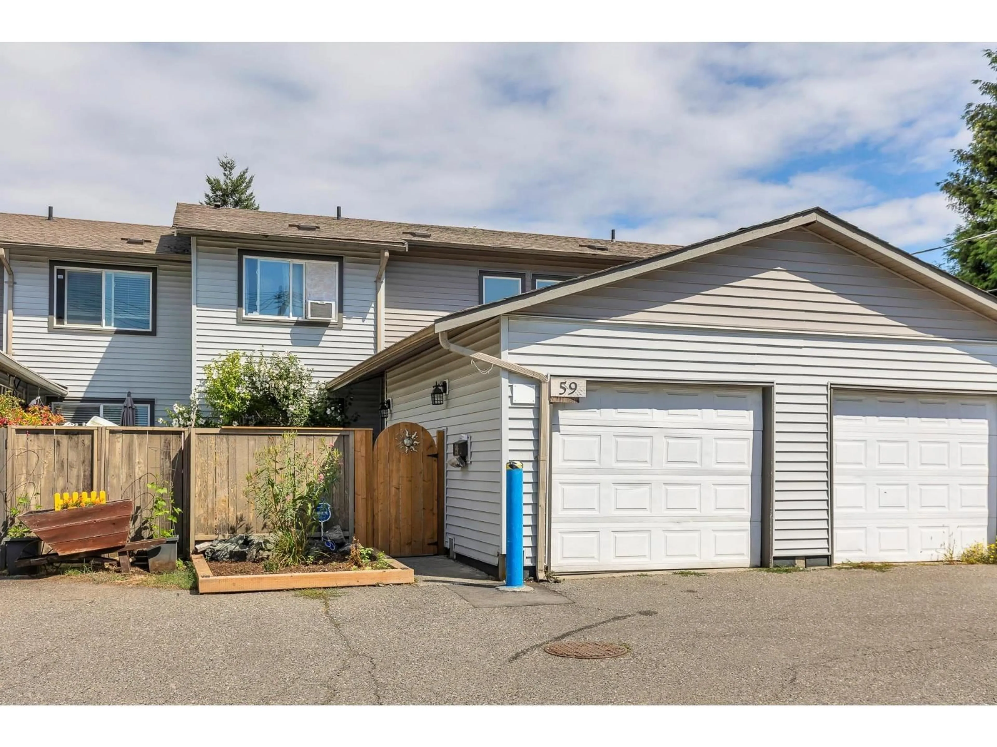 Home with vinyl exterior material, street for 59 - 46689 FIRST AVENUE, Chilliwack British Columbia V2P1X5