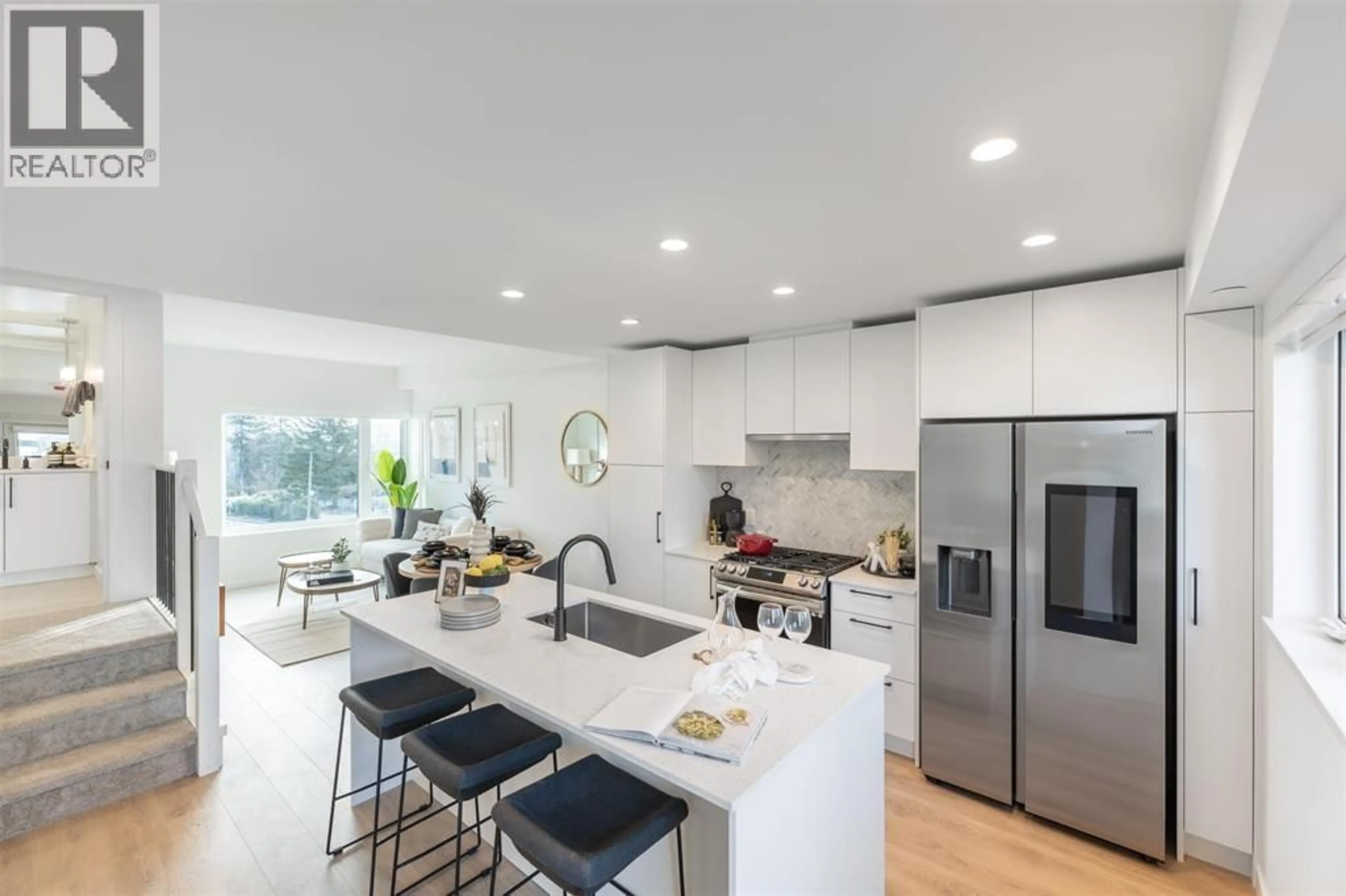 Open concept kitchen, unknown for 137 - 535 2ND STREET, North Vancouver British Columbia V7L1E1