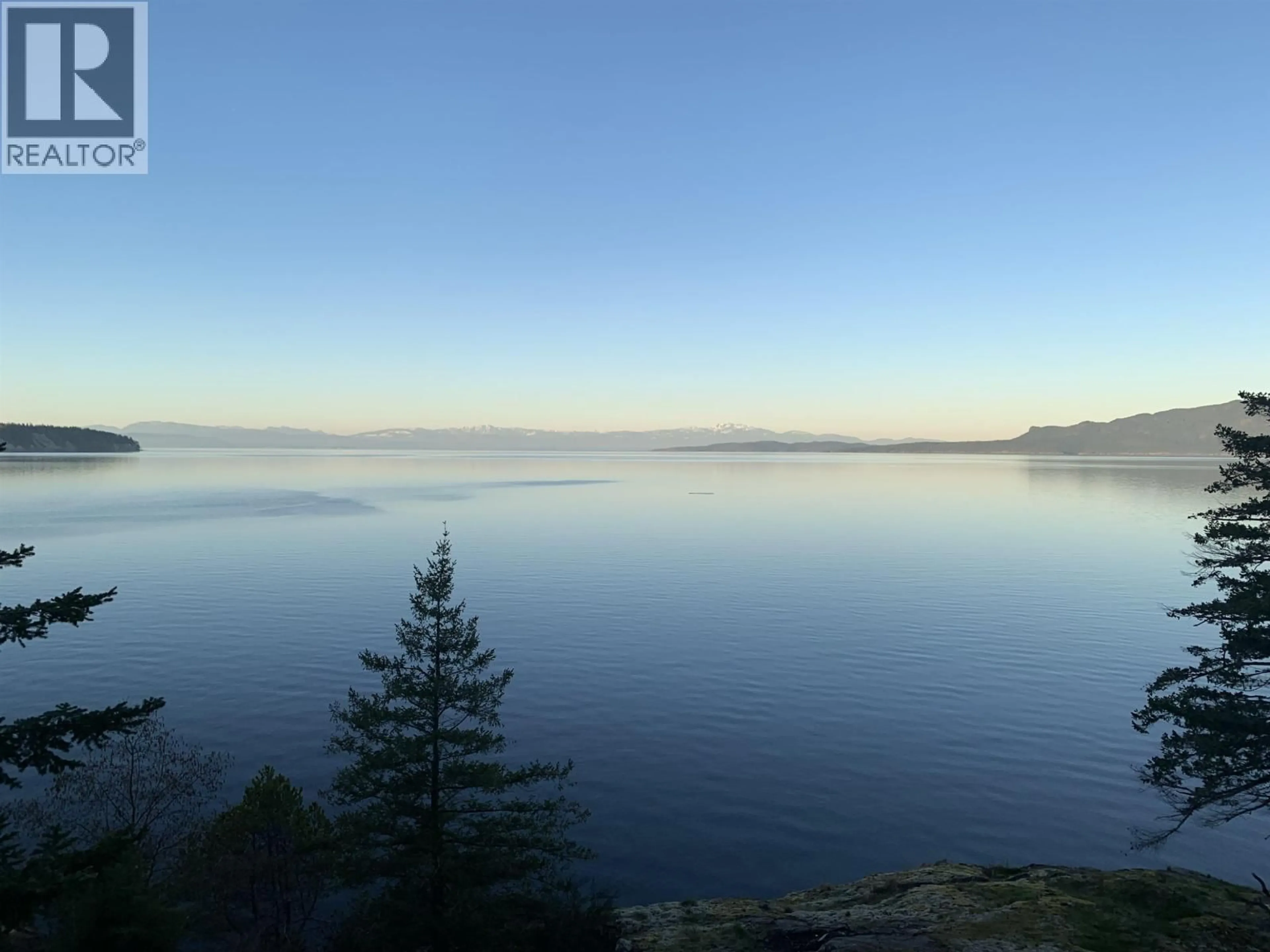 Blurry image for 10881 SUNSHINE COAST HIGHWAY, Halfmoon Bay British Columbia V7Z1B8