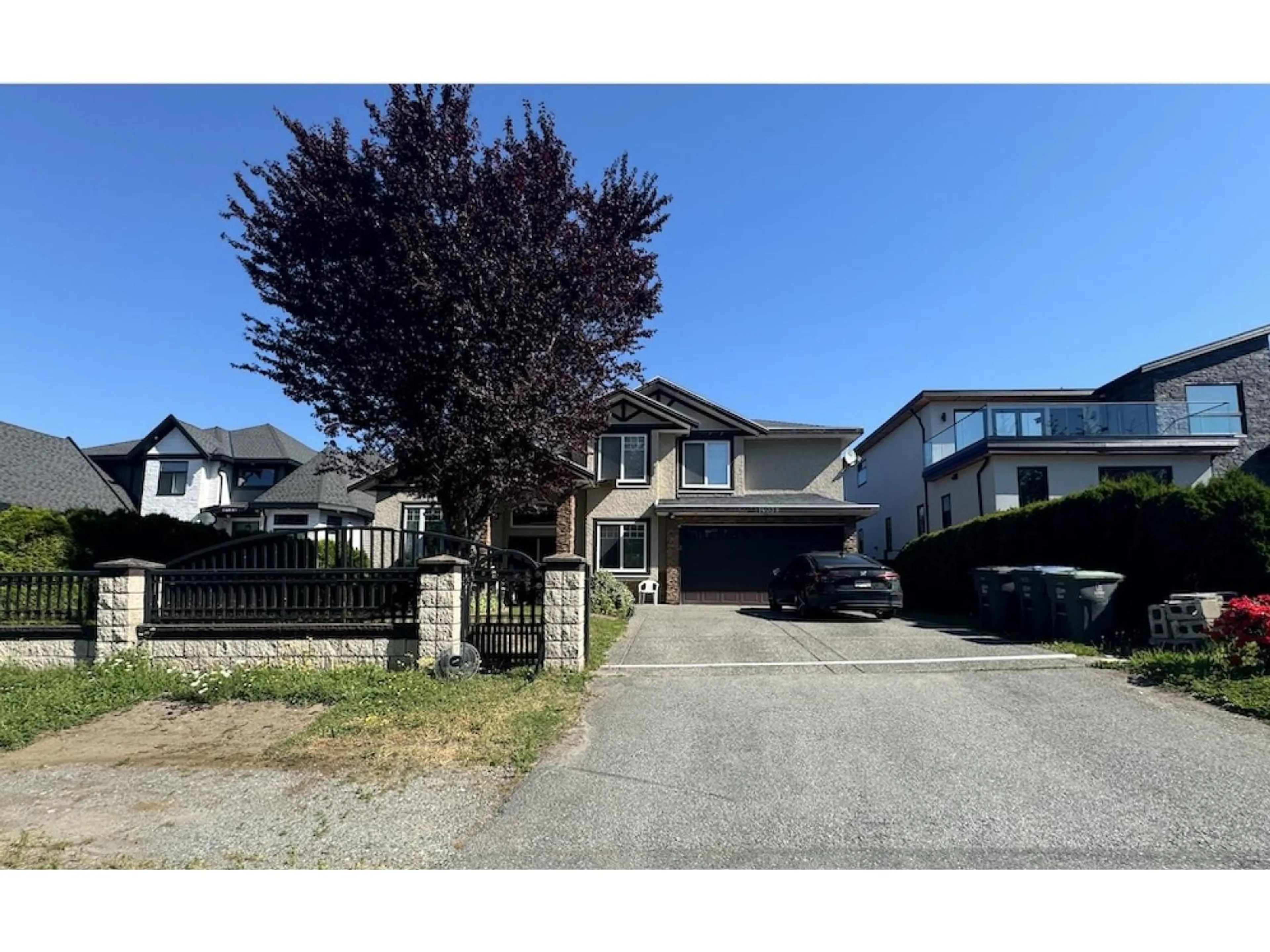 A pic from outside/outdoor area/front of a property/back of a property/a pic from drone, street for 14039 91, Surrey British Columbia V3V1E6