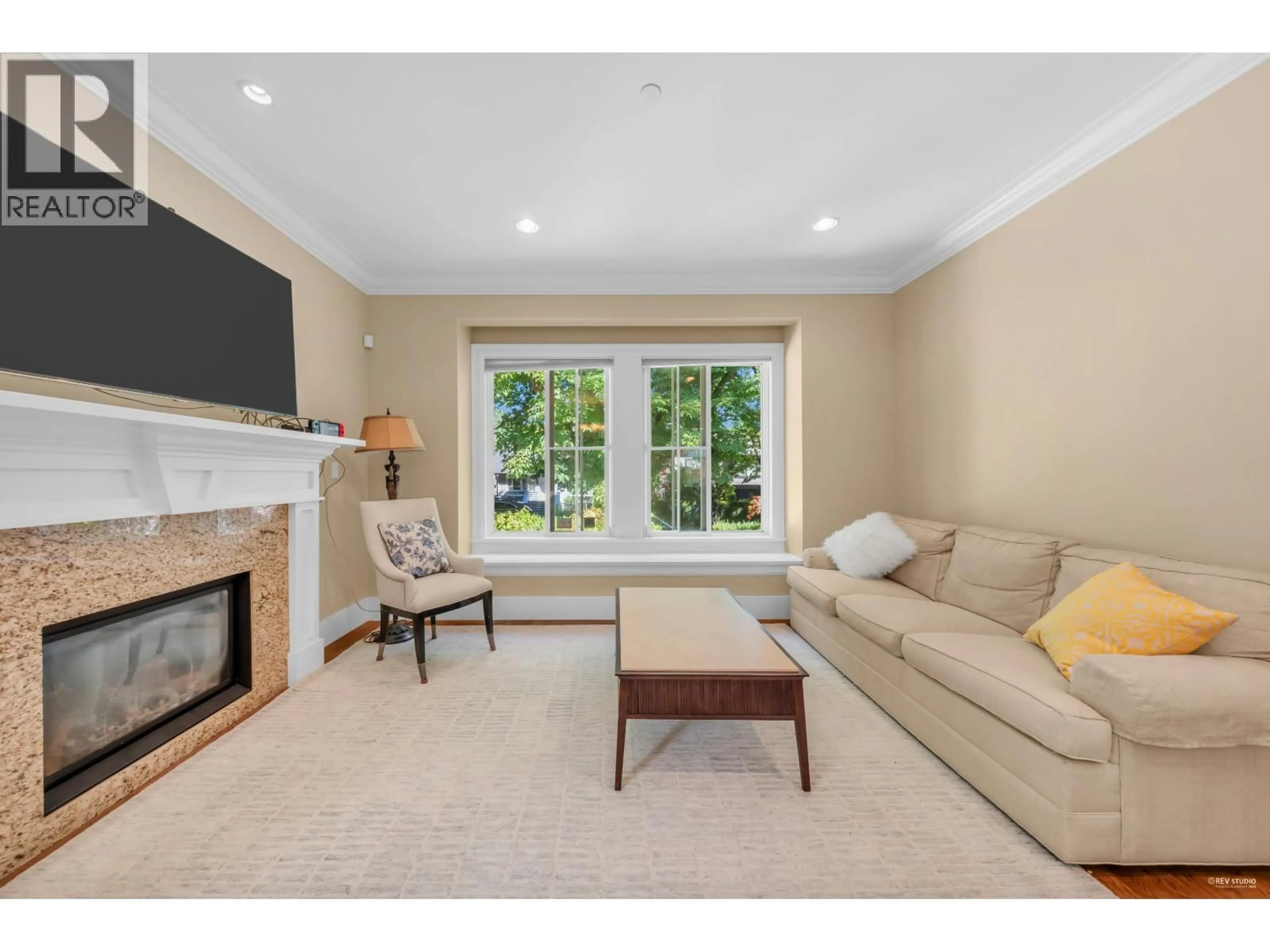 Living room with furniture, unknown for 4146 14TH AVENUE, Vancouver British Columbia V6R2X5