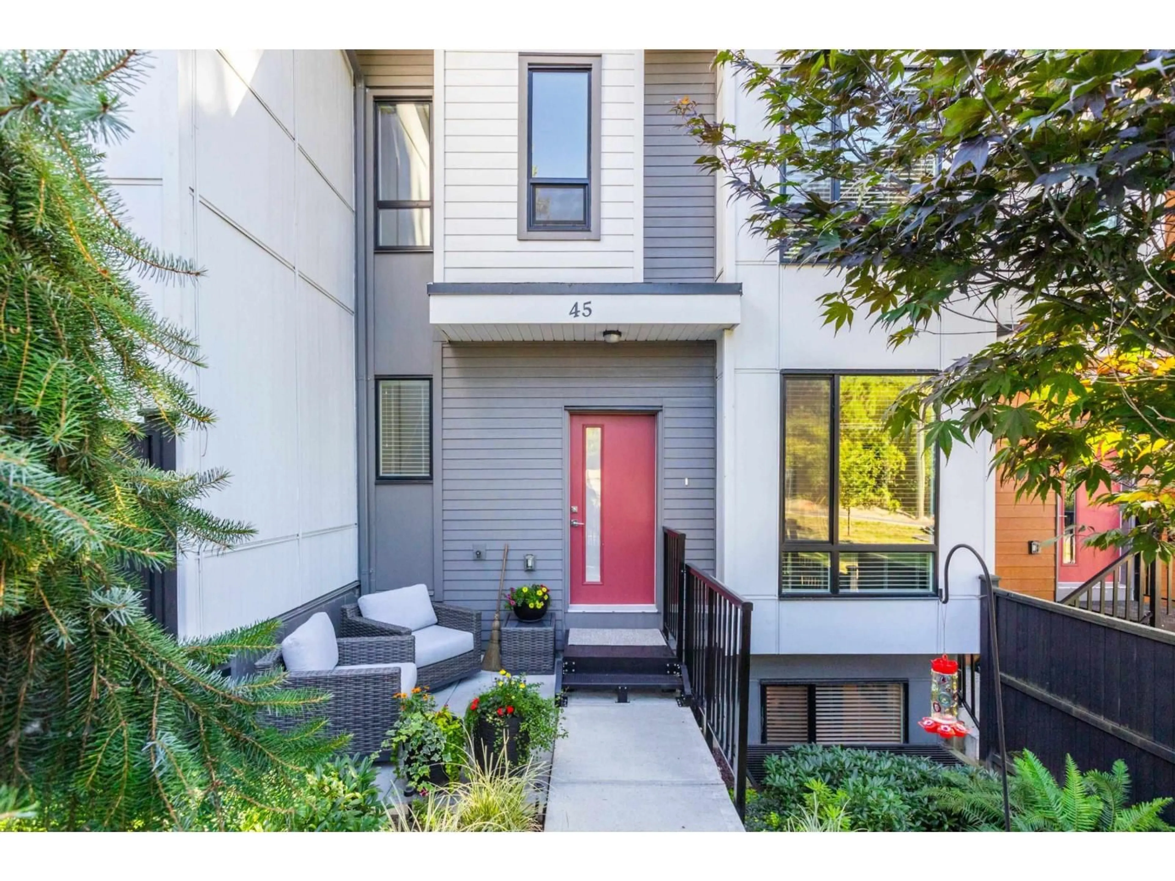 Indoor entryway for 45 - 16433 19 AVENUE, Surrey British Columbia V3Z0Z1