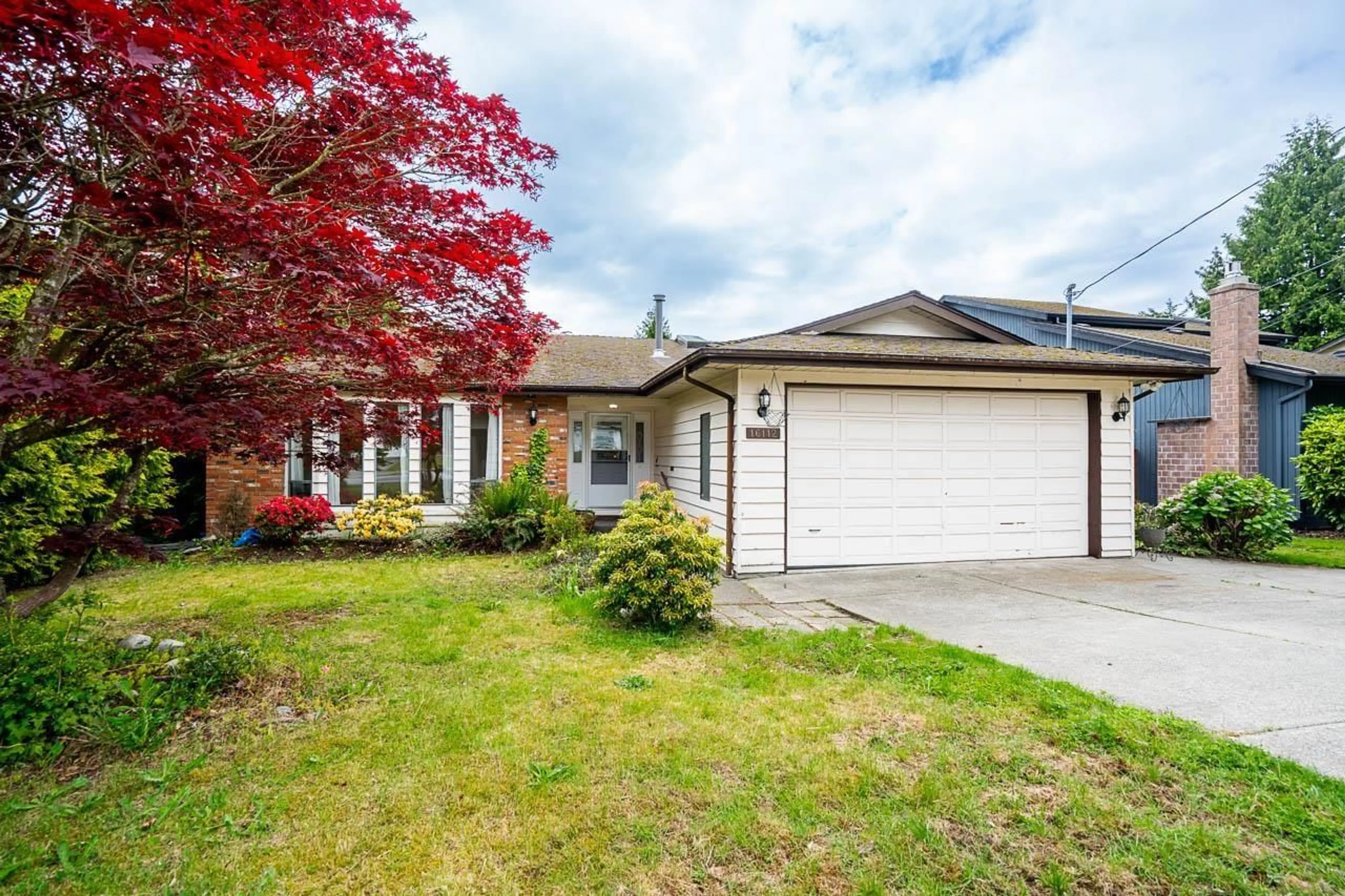 Home with vinyl exterior material, street for 16112 10, Surrey British Columbia V4A1A8