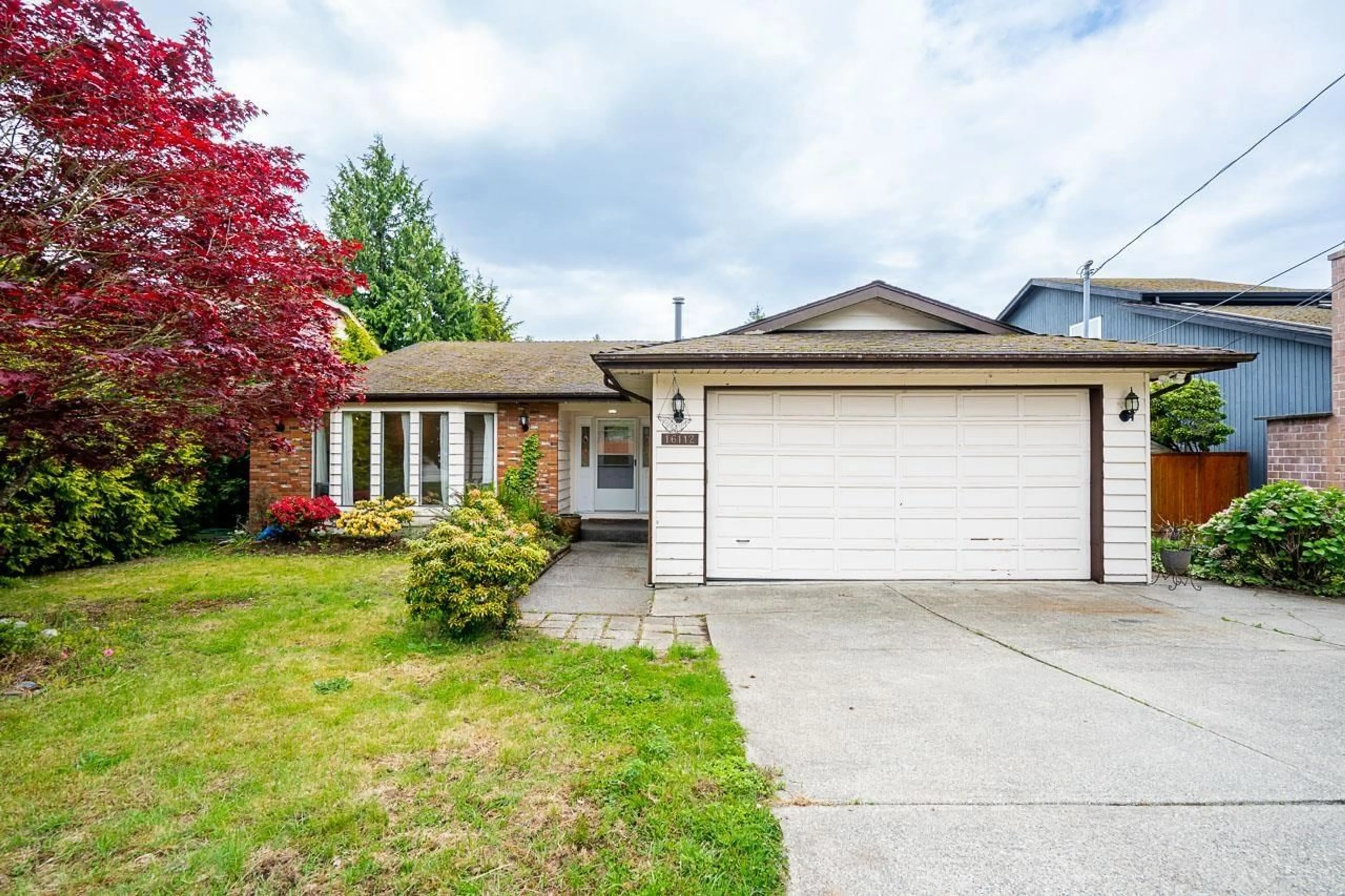 Home with vinyl exterior material, street for 16112 10, Surrey British Columbia V4A1A8