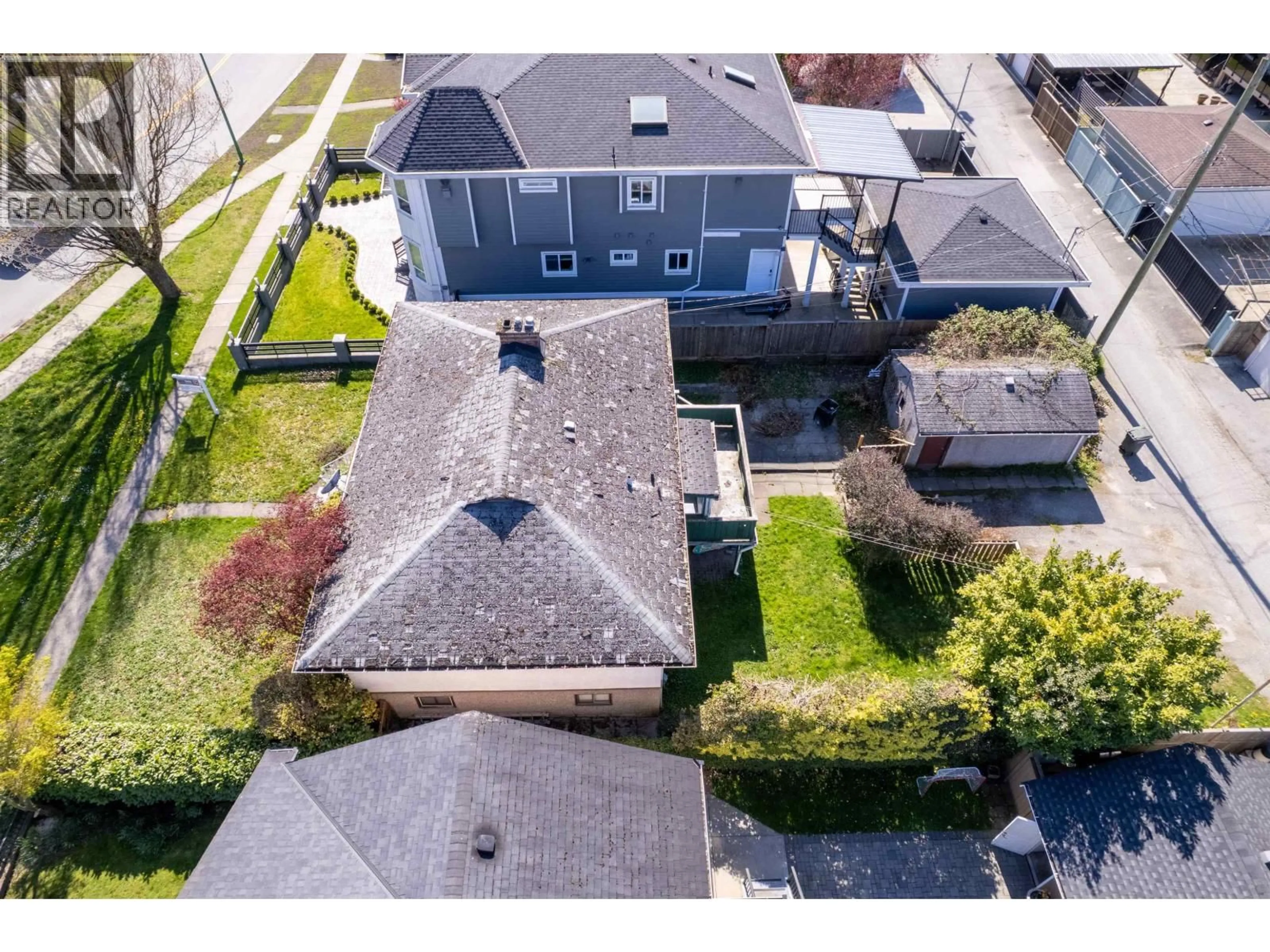 A pic from outside/outdoor area/front of a property/back of a property/a pic from drone, street for 7975 16TH AVENUE, Burnaby British Columbia V3N1R4