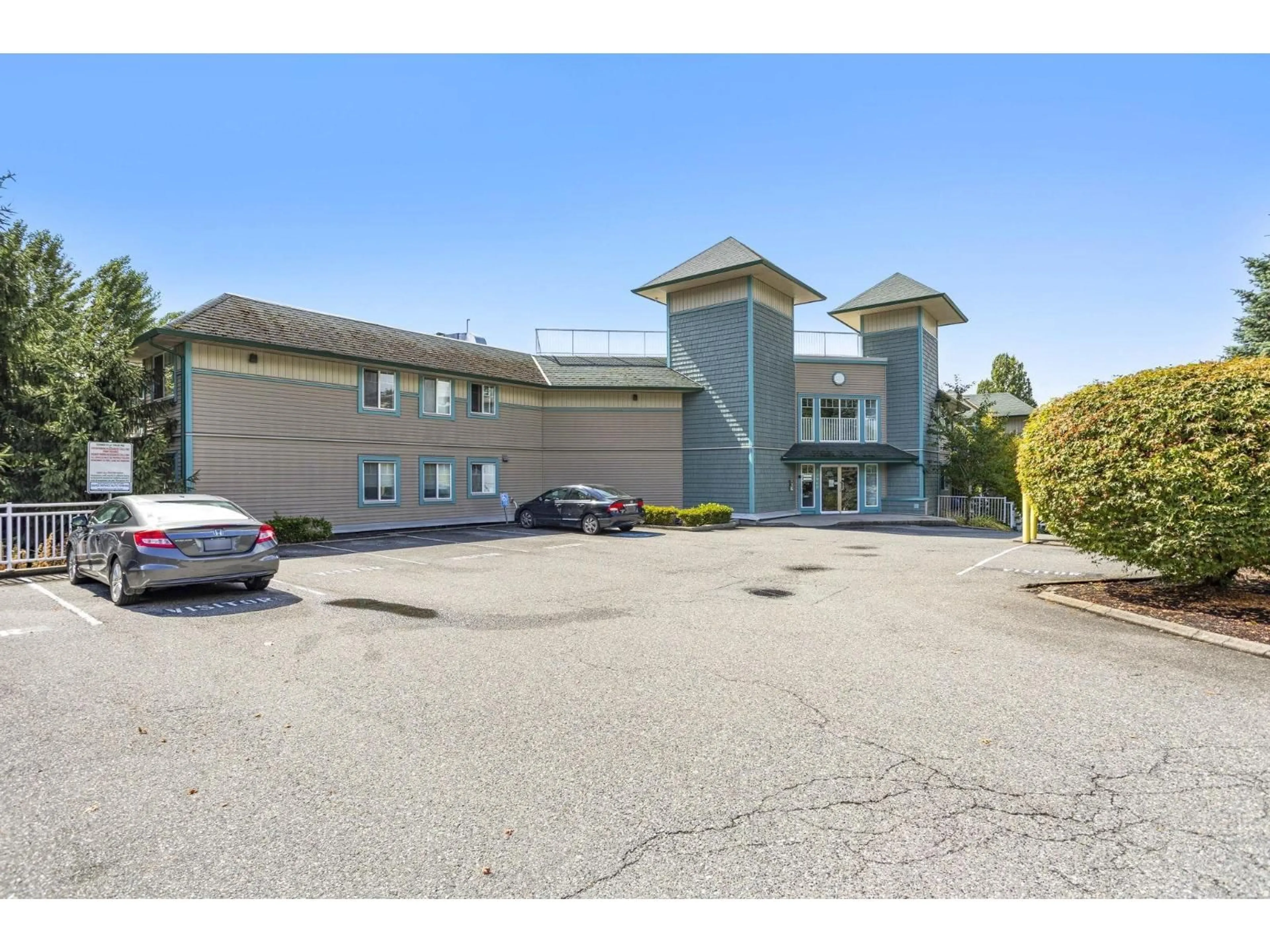 Indoor foyer for 108 - 33960 OLD YALE, Abbotsford British Columbia V2S2J9