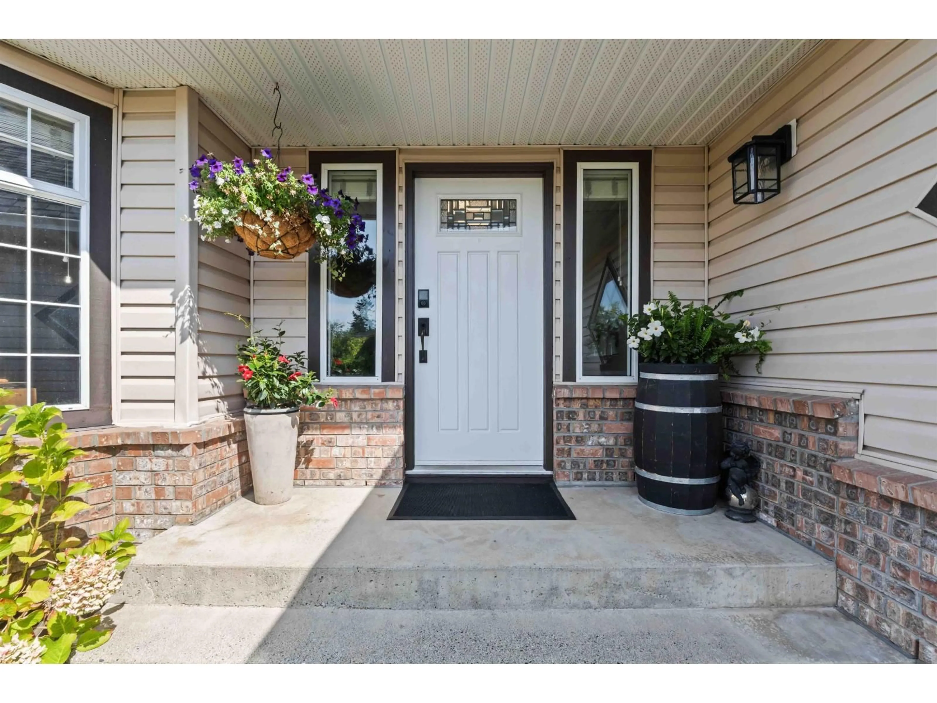 Indoor entryway for 18843 61A, Surrey British Columbia V3S7V9
