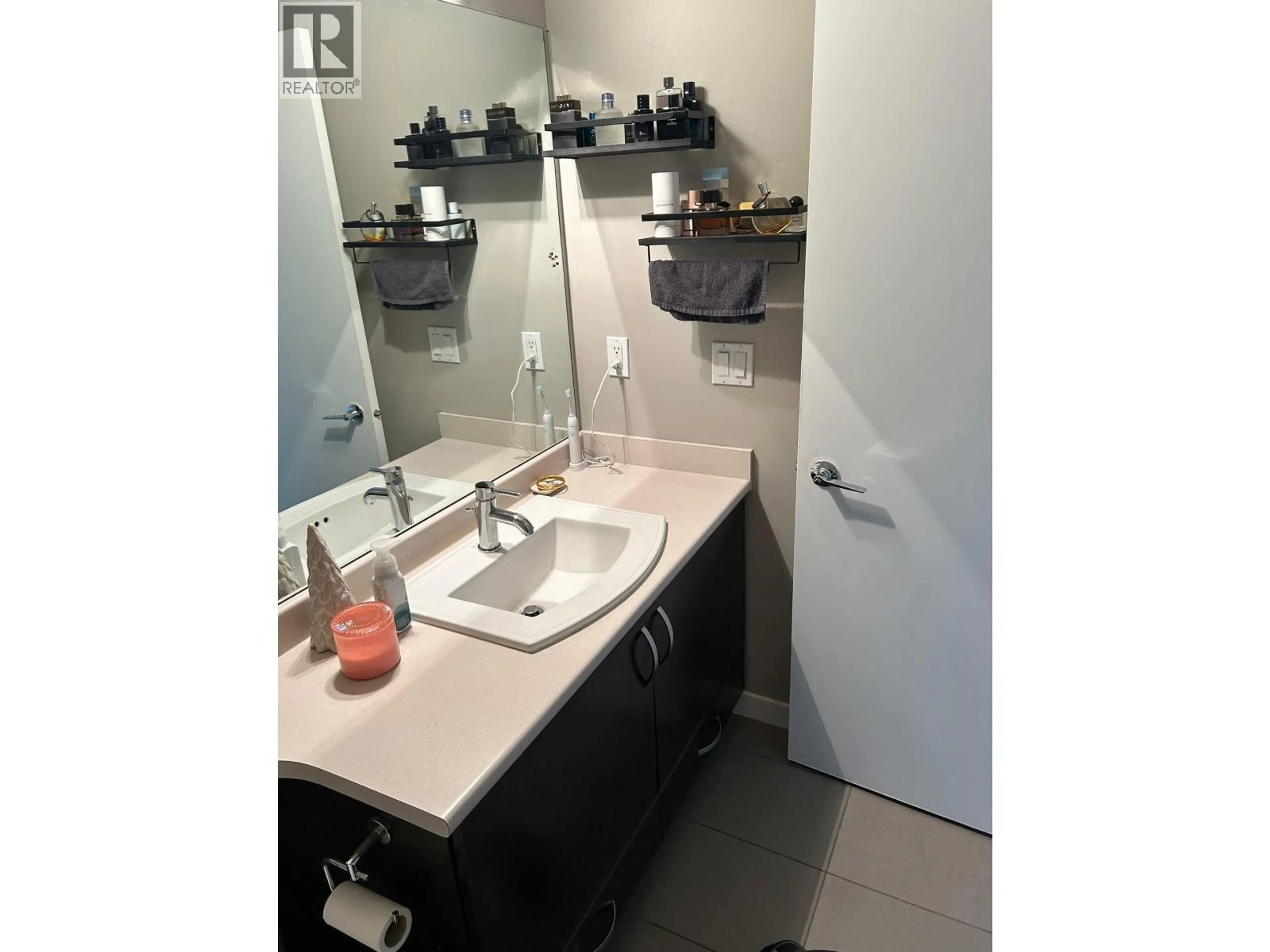 Standard bathroom, ceramic/tile floor for 207 - 5605 HAMPTON PLACE, Vancouver British Columbia V6T2H1
