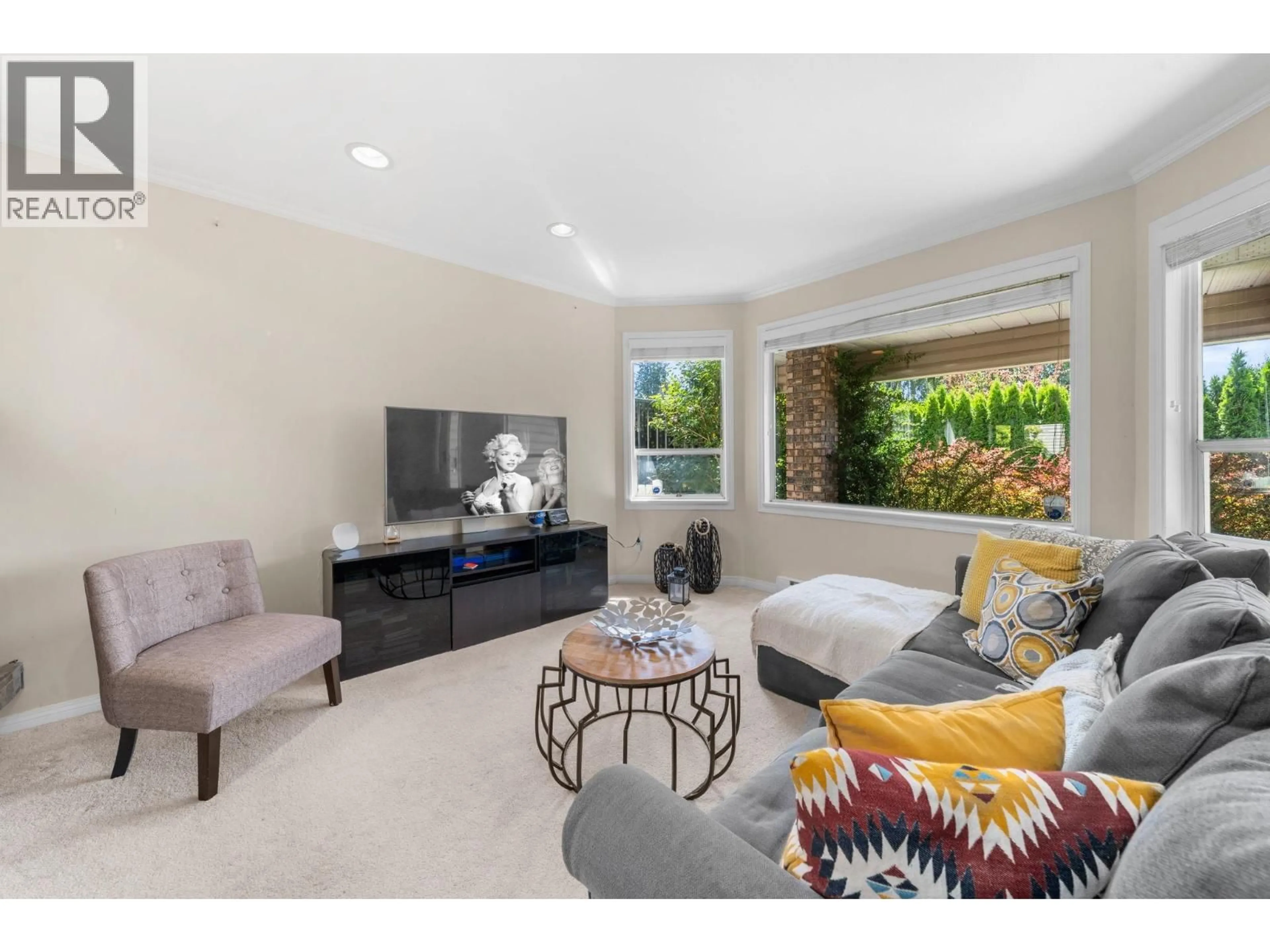 Living room with furniture, unknown for 2 - 460 6TH STREET, North Vancouver British Columbia V7M1K9