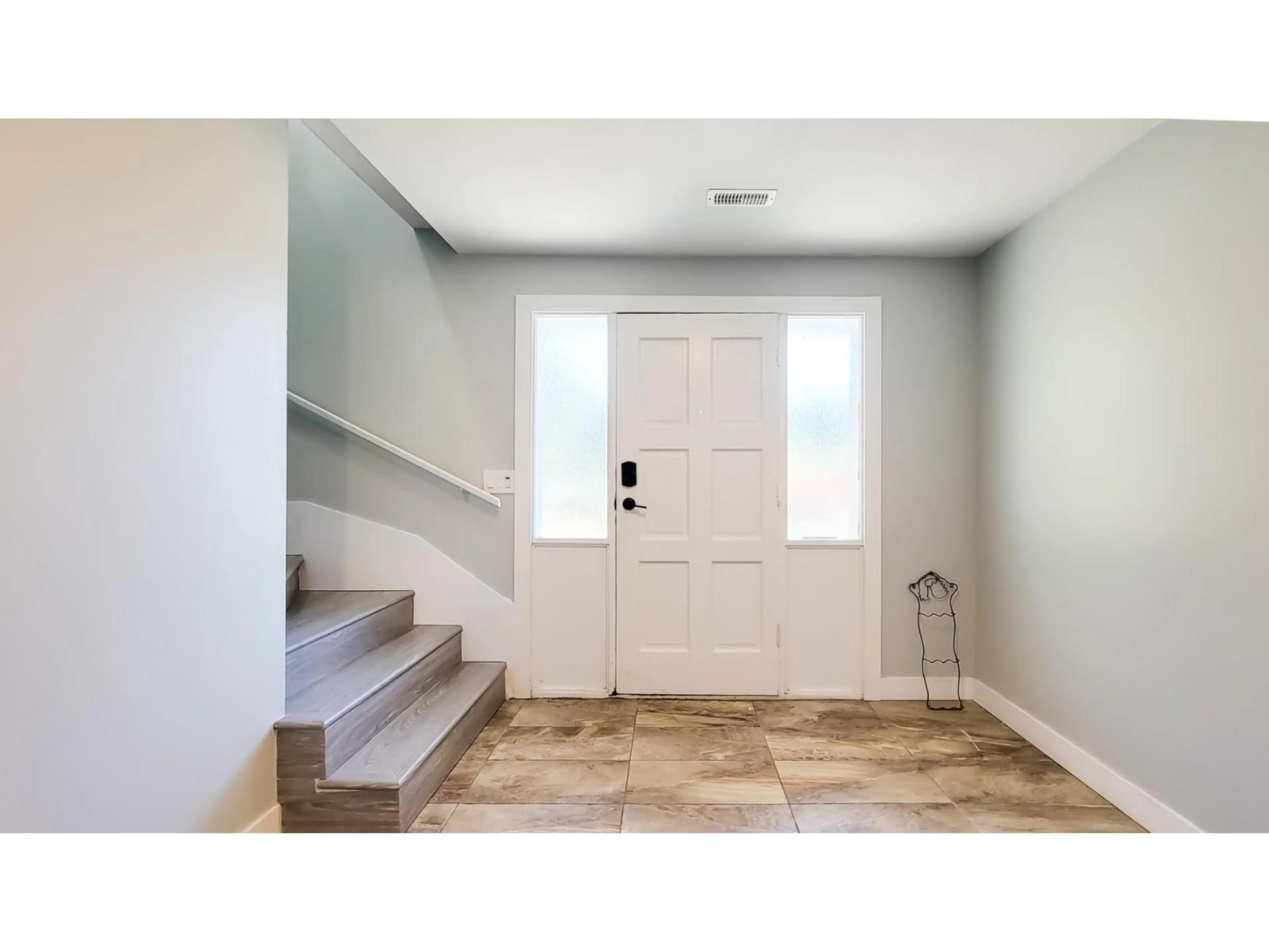 Indoor entryway for 45408 SPARTAN CRESCENT, Chilliwack British Columbia V2P6V2
