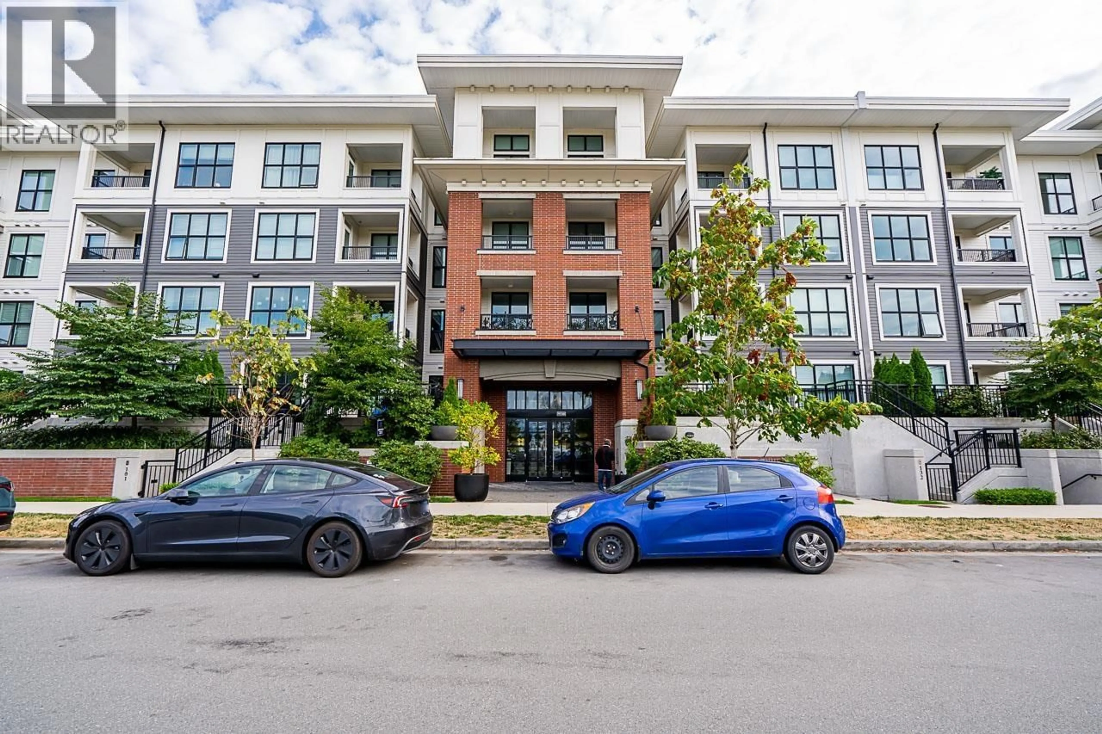 Indoor foyer for 405 - 9500 TOMICKI AVENUE, Richmond British Columbia V6X0R9