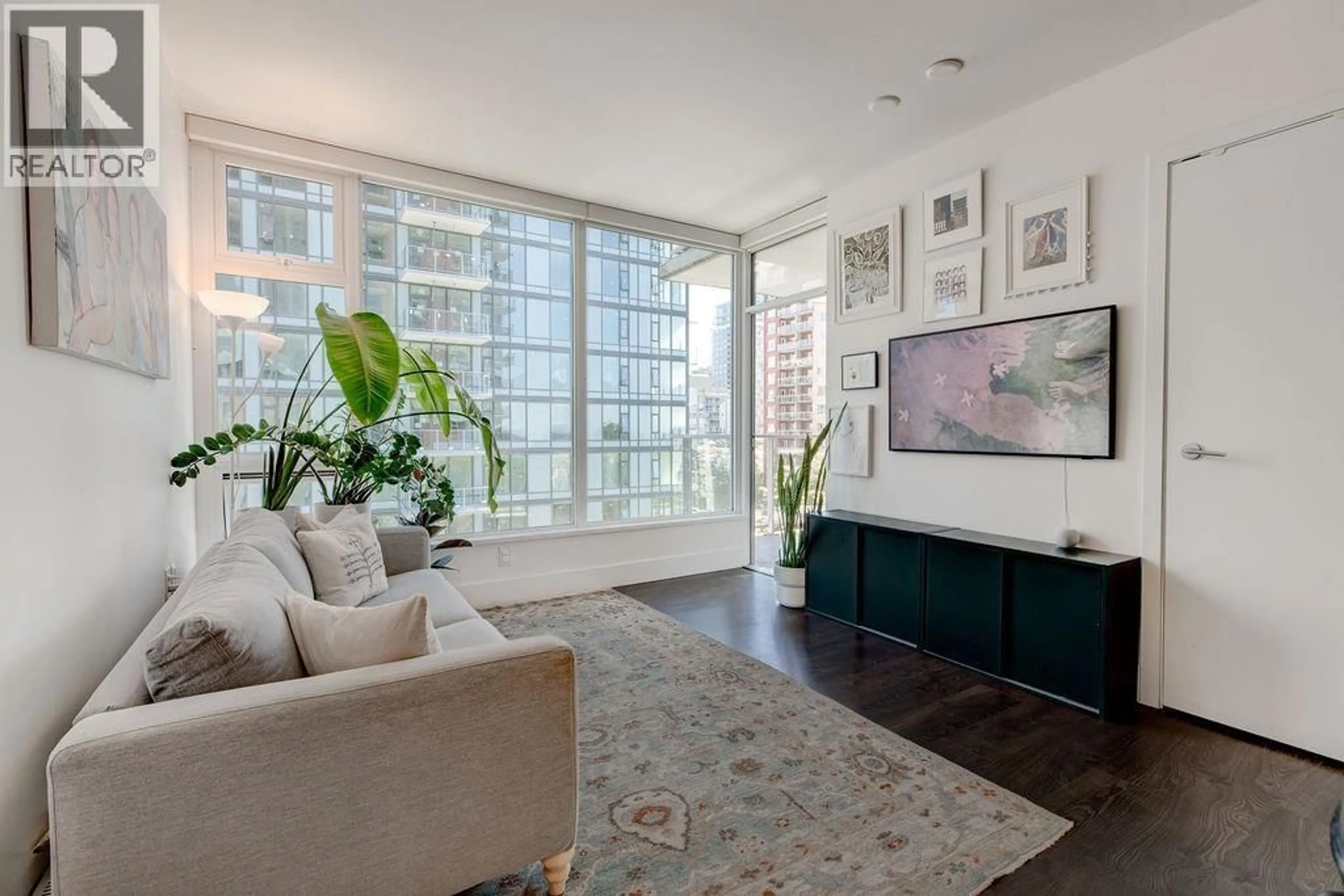 Living room with furniture, unknown for 602 - 150 15TH STREET, North Vancouver British Columbia V7M0C4