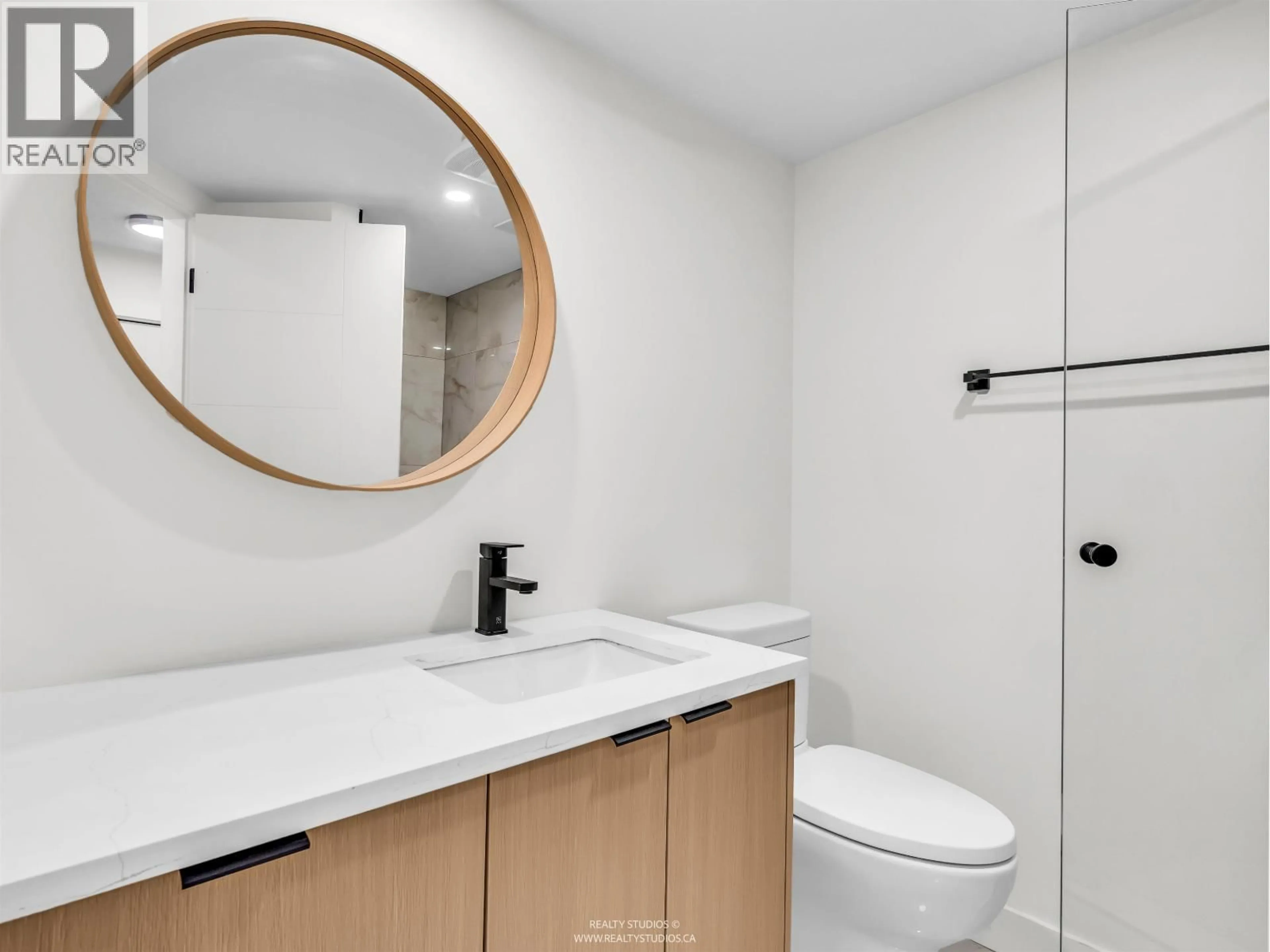 Standard bathroom, unknown for 1003 - 1135 QUAYSIDE DRIVE, New Westminster British Columbia V3M6J4
