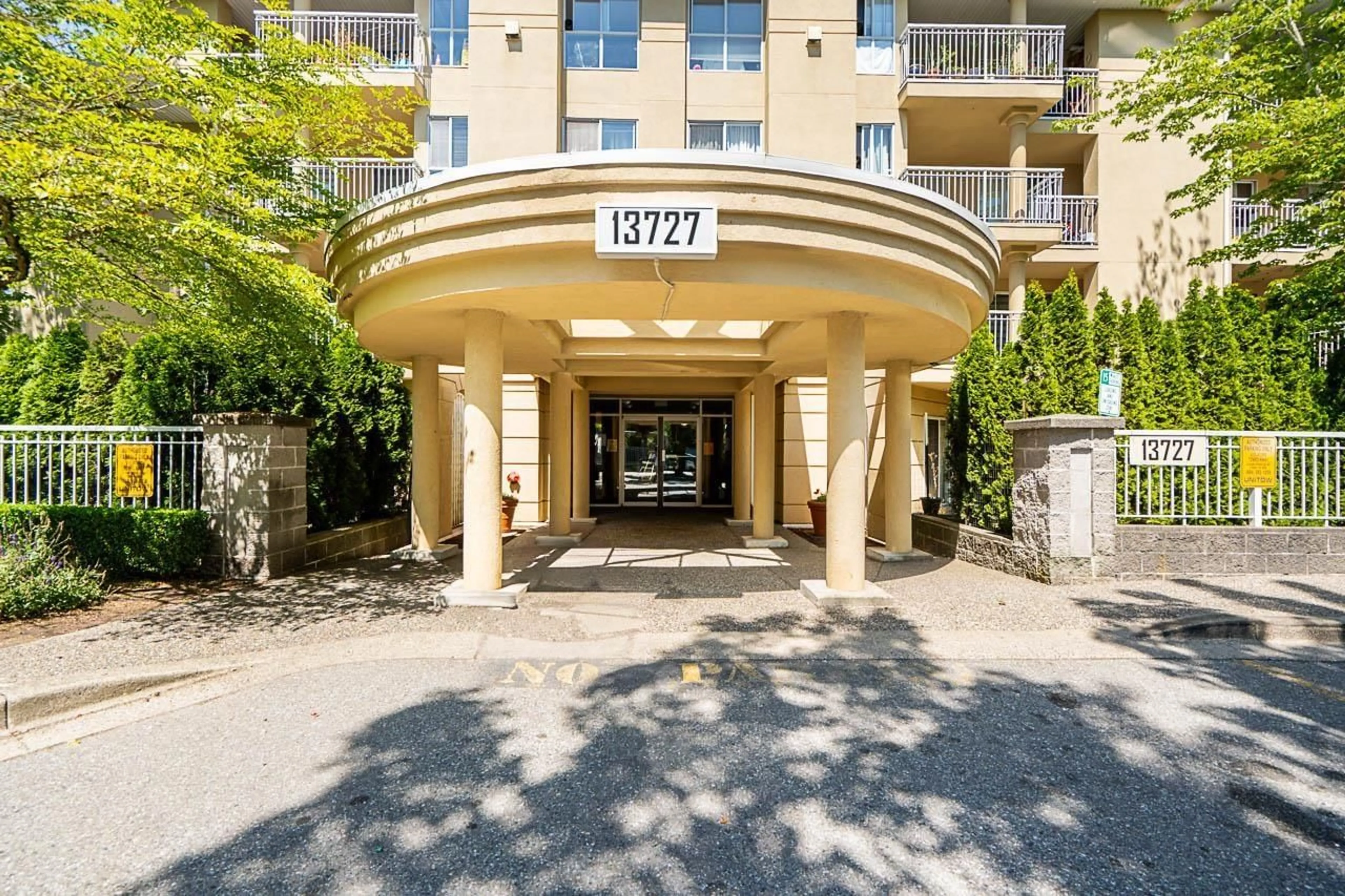 Indoor foyer for 313 - 13727 74, Surrey British Columbia V3W0M7