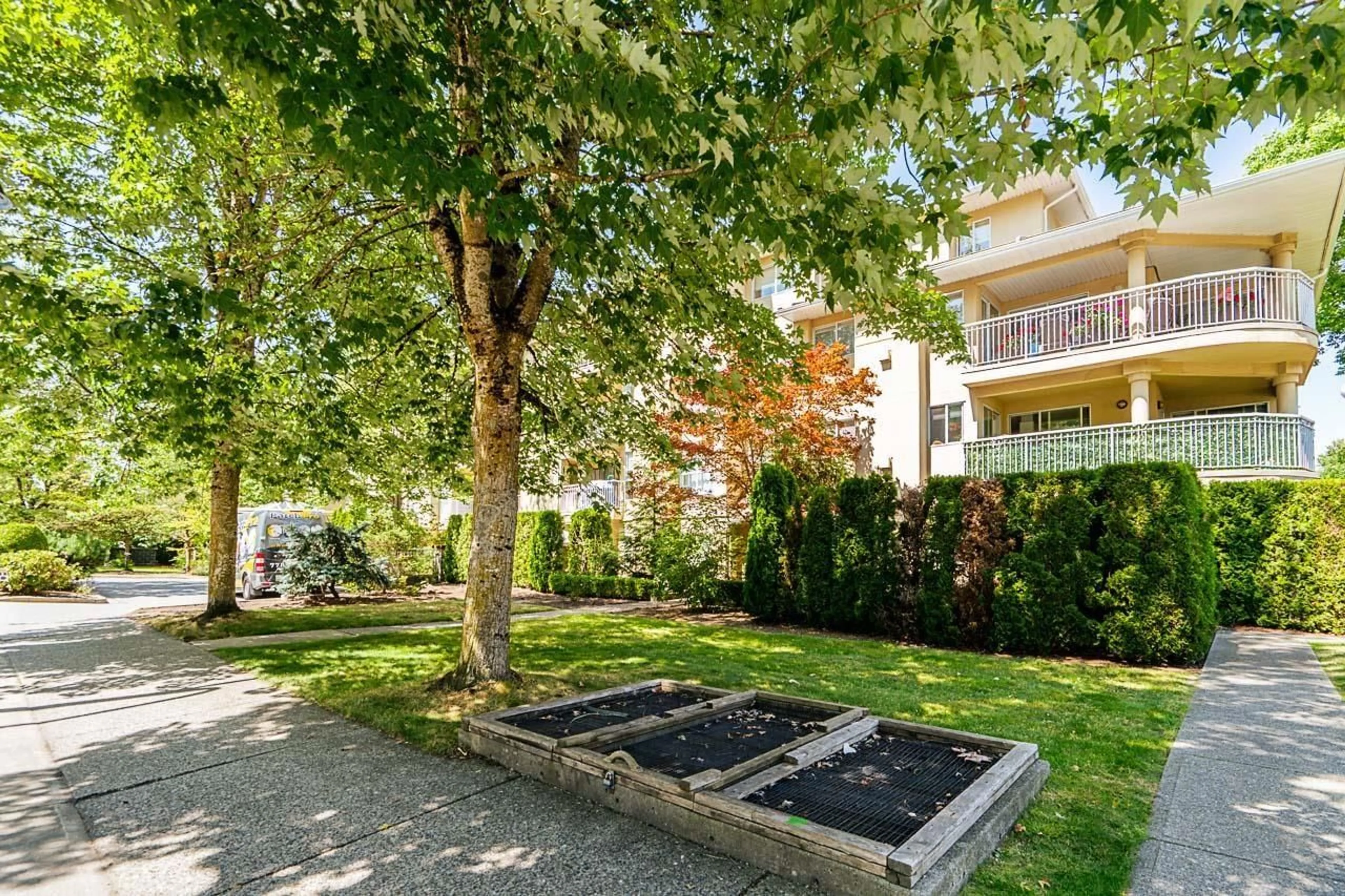 Patio, street for 313 - 13727 74, Surrey British Columbia V3W0M7