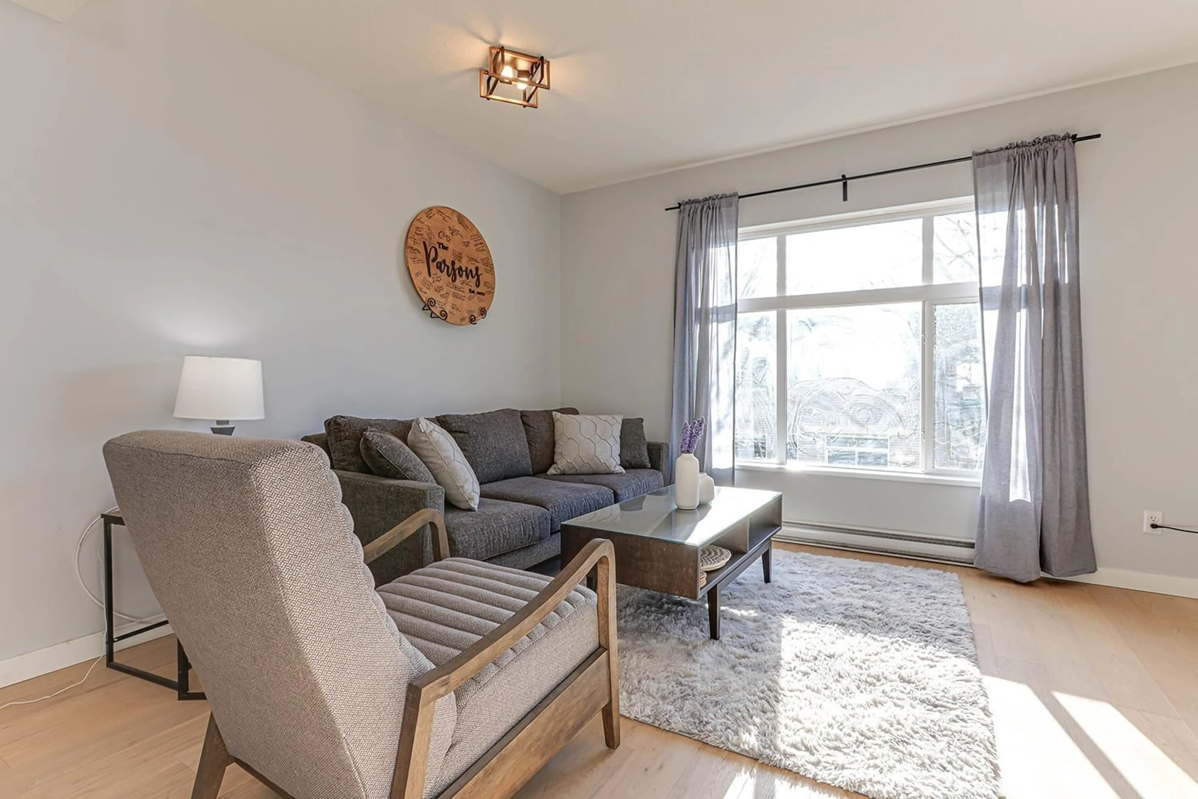 Living room with furniture, wood/laminate floor for 78 - 7179 201, Langley British Columbia V2Y2Y9