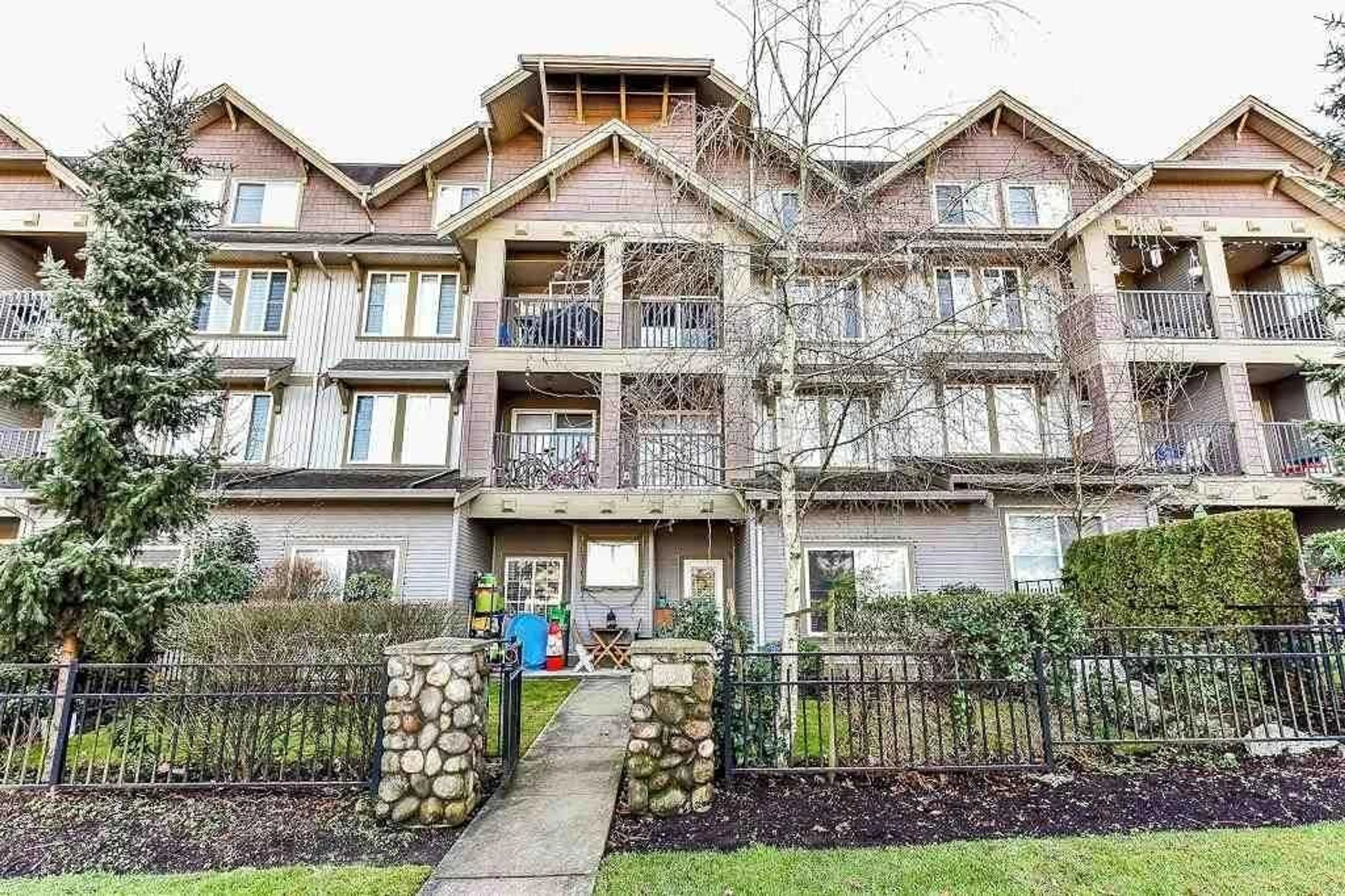 Unknown for 184 - 12040 68, Surrey British Columbia V3W1P5