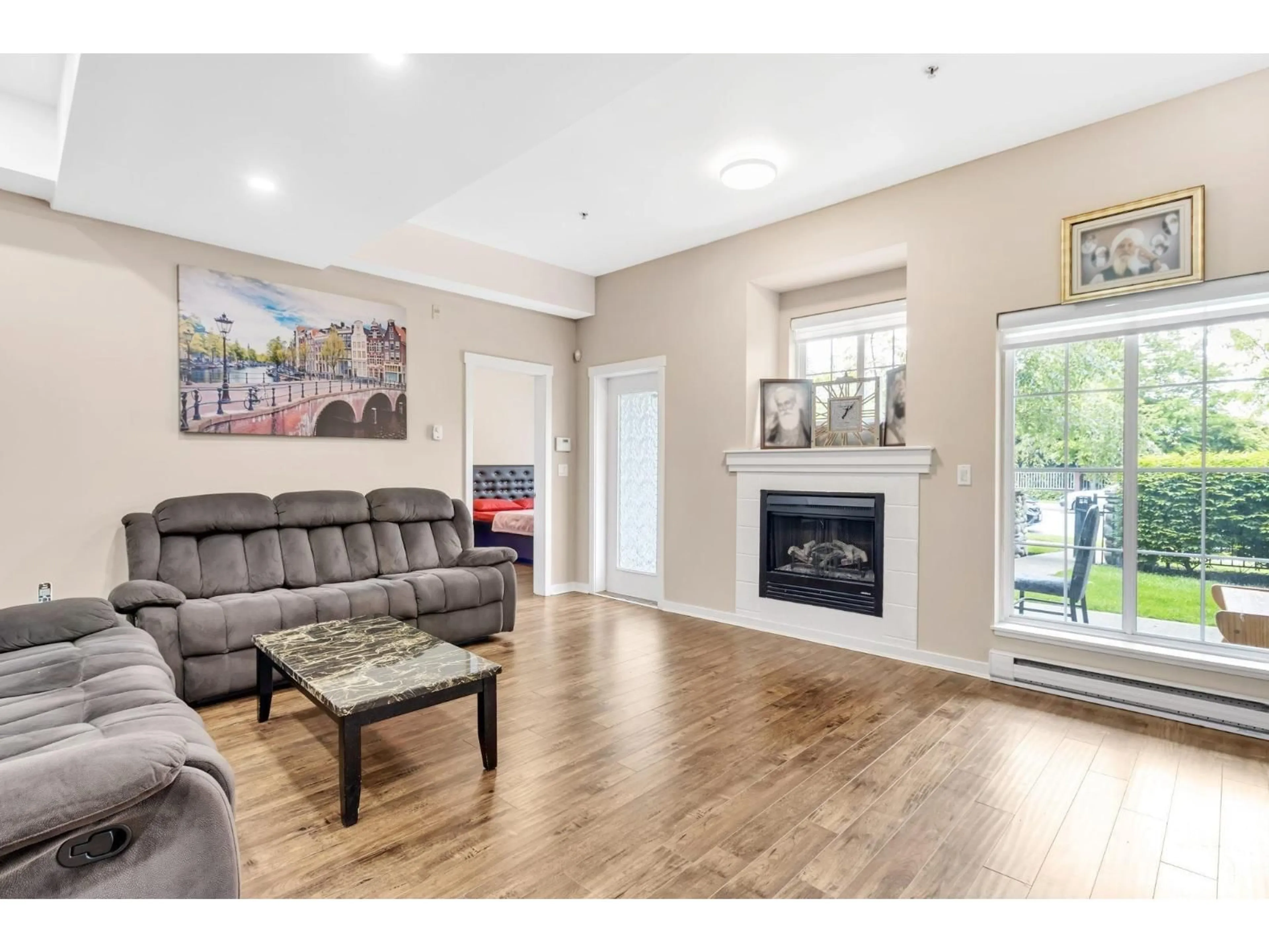 Living room with furniture, wood/laminate floor for 184 - 12040 68, Surrey British Columbia V3W1P5