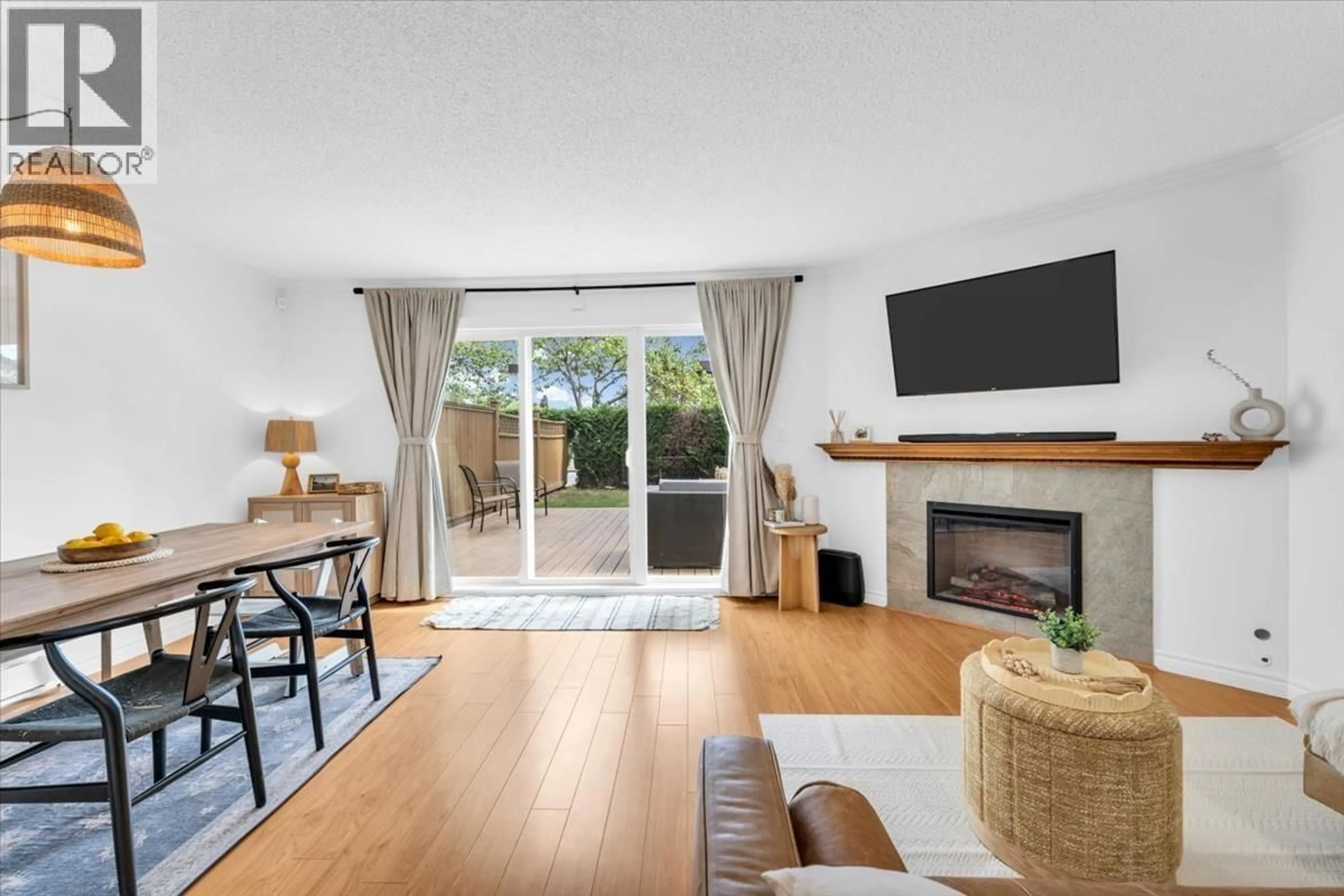 Living room with furniture, wood/laminate floor for 47 - 3211 SPRINGFIELD DRIVE, Richmond British Columbia V7E1Y9