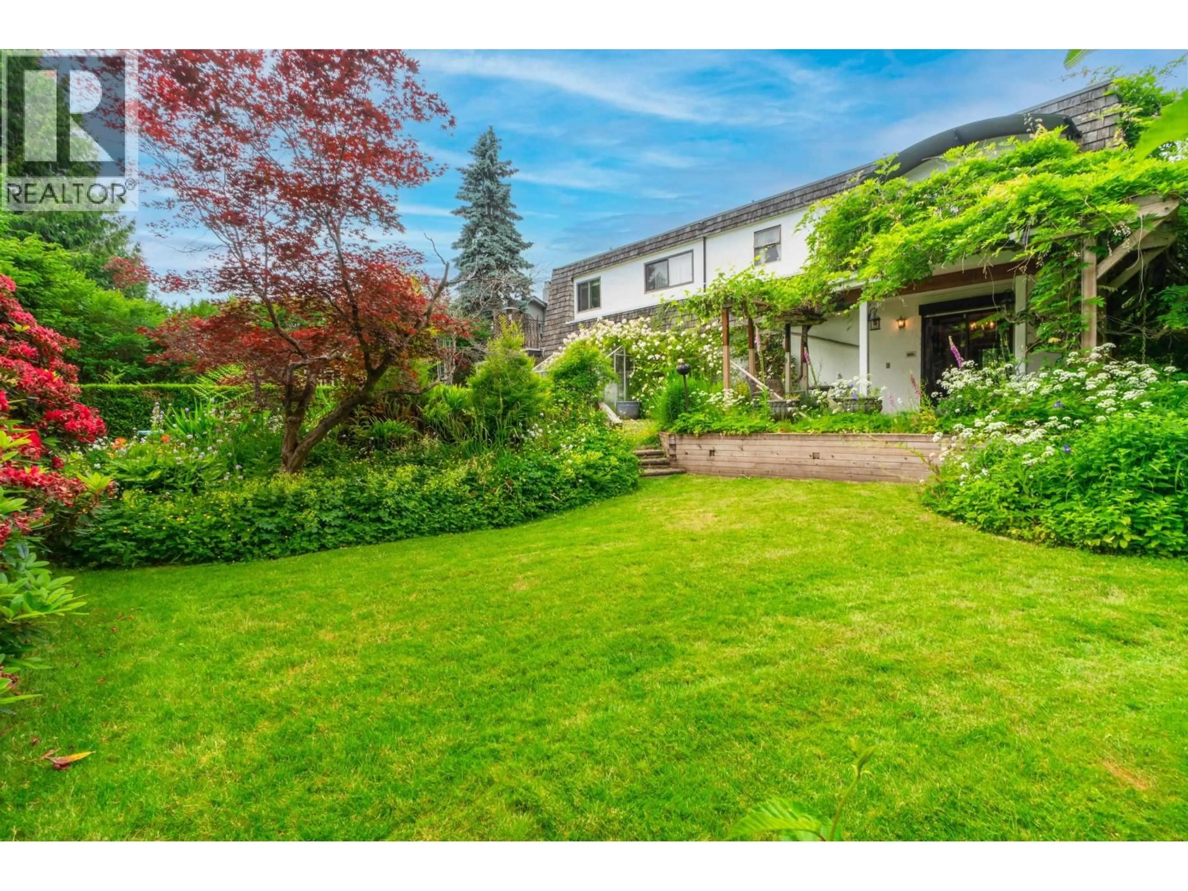 A pic from outside/outdoor area/front of a property/back of a property/a pic from drone, street for 759 VINEDALE ROAD, North Vancouver British Columbia V7K1A1