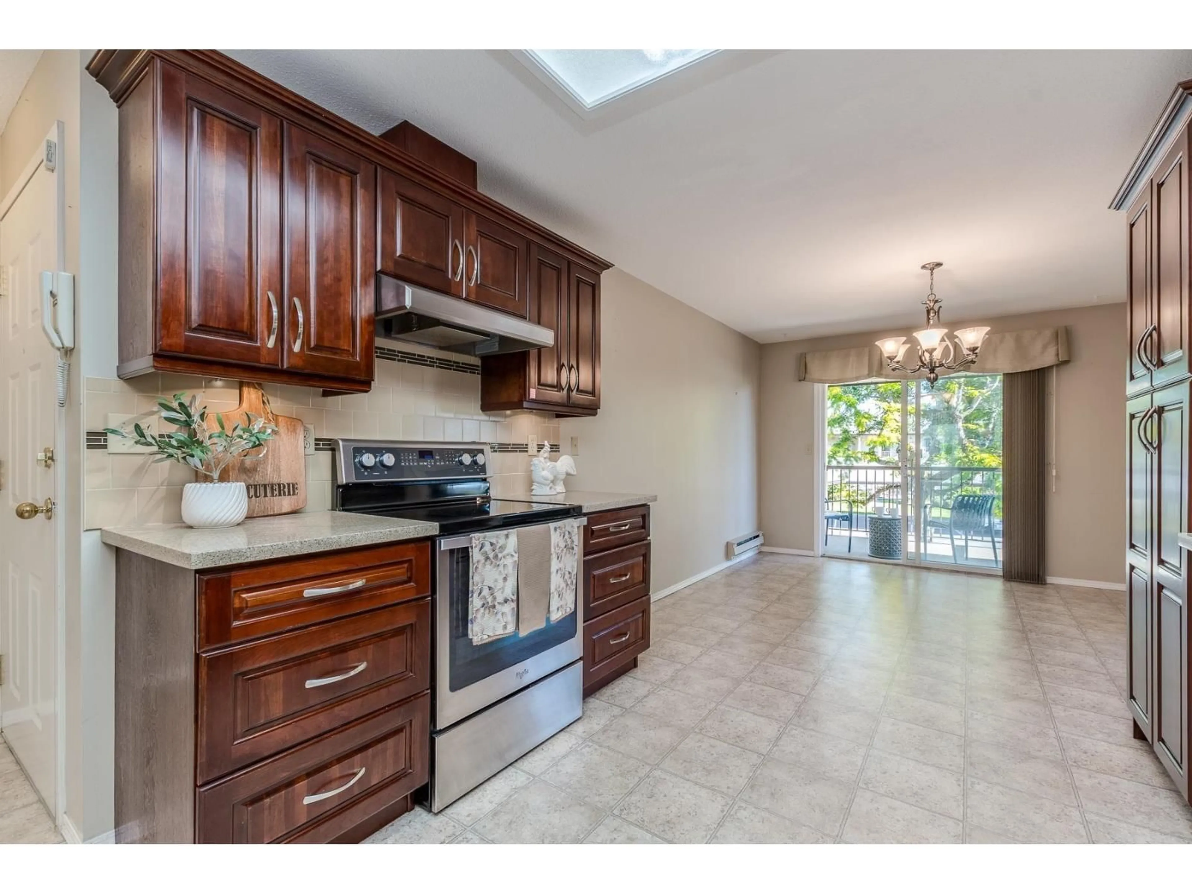 Open concept kitchen, ceramic/tile floor for 56 - 6467 197, Langley British Columbia V2Y1K7