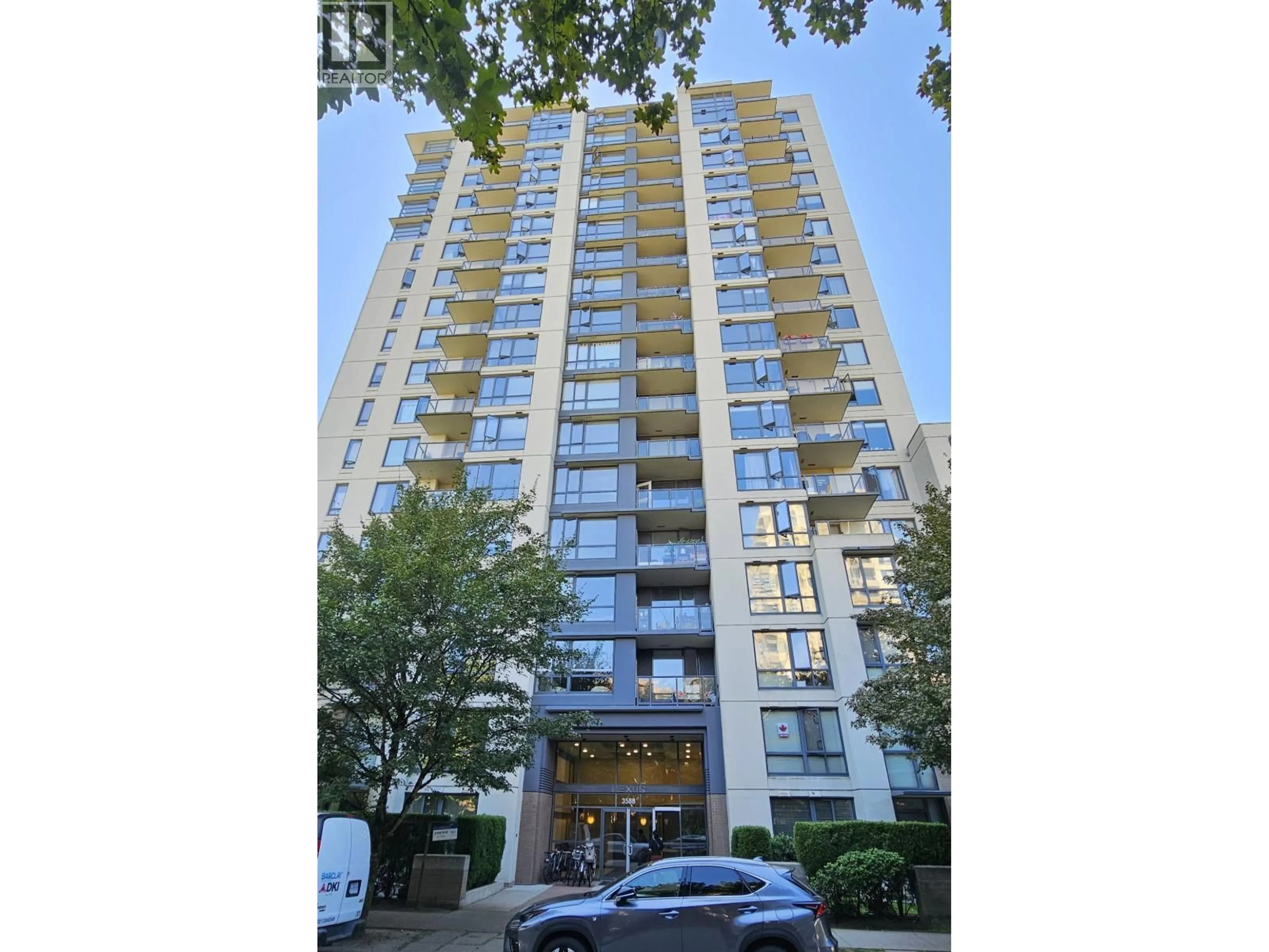 Indoor foyer for 512 - 3588 CROWLEY DRIVE, Vancouver British Columbia V5R6H3