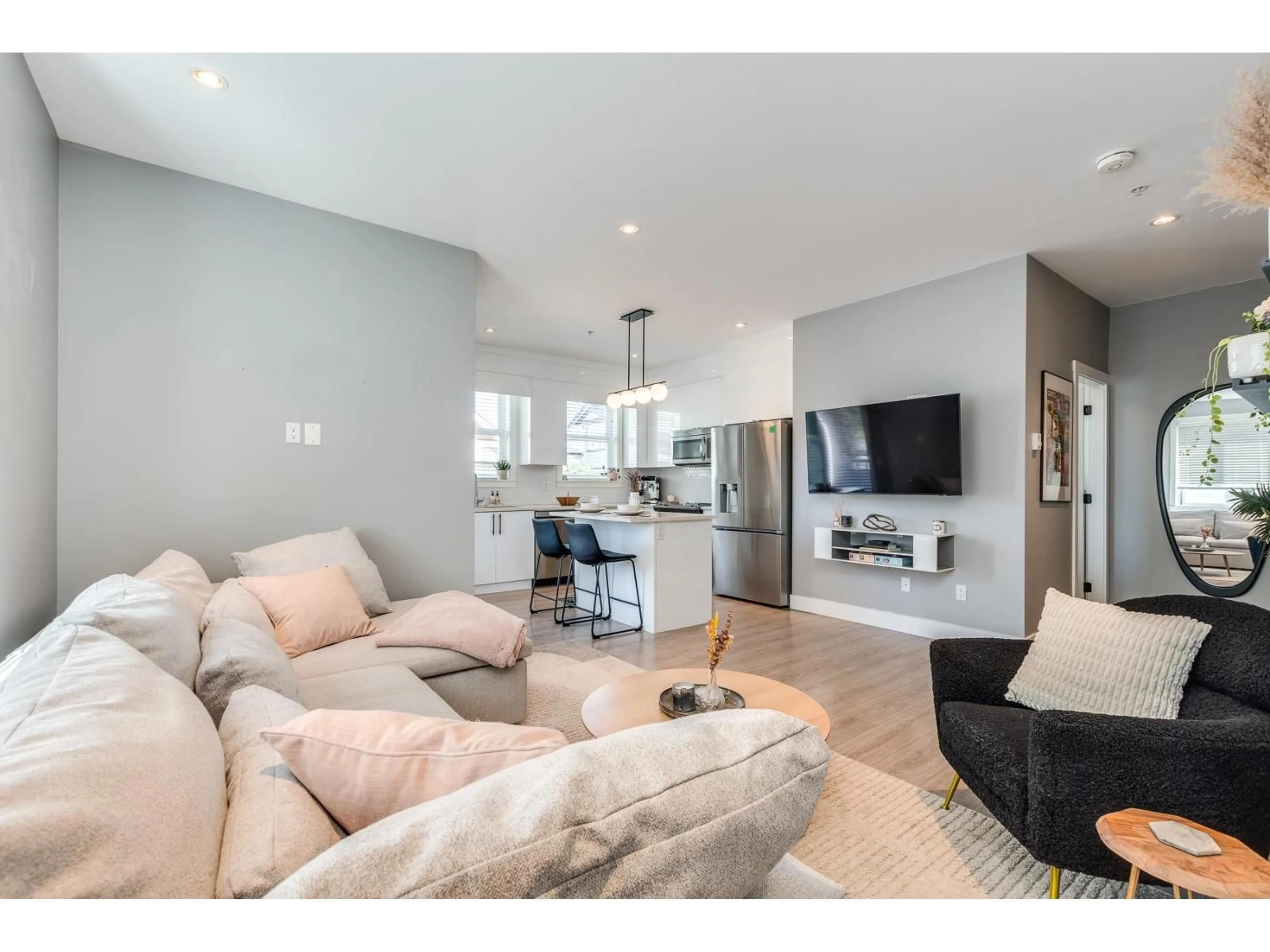 Living room with furniture, unknown for 37 - 20856 76, Langley British Columbia V2Y0S7