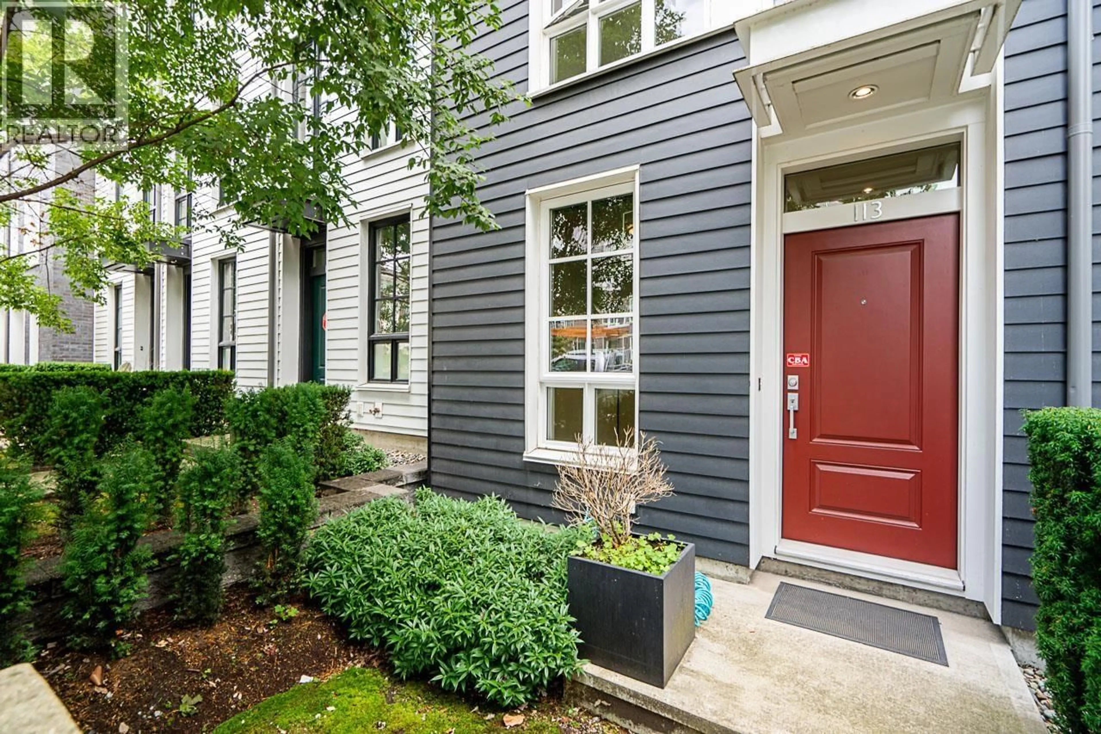 Indoor entryway for 113 - 528 FOSTER AVENUE, Coquitlam British Columbia V3J0E3