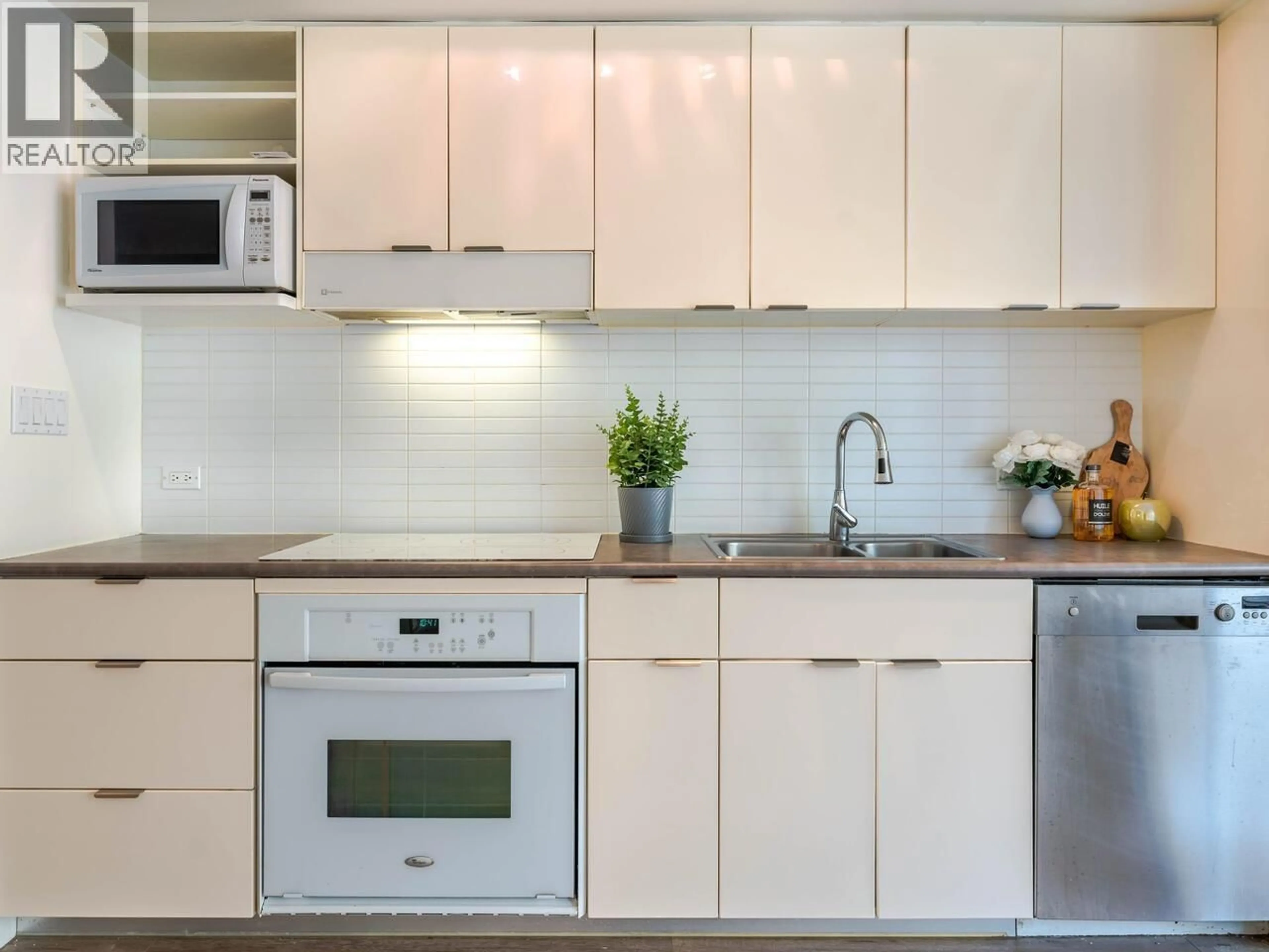 Standard kitchen, unknown for 209 - 168 POWELL STREET, Vancouver British Columbia V6A0B2